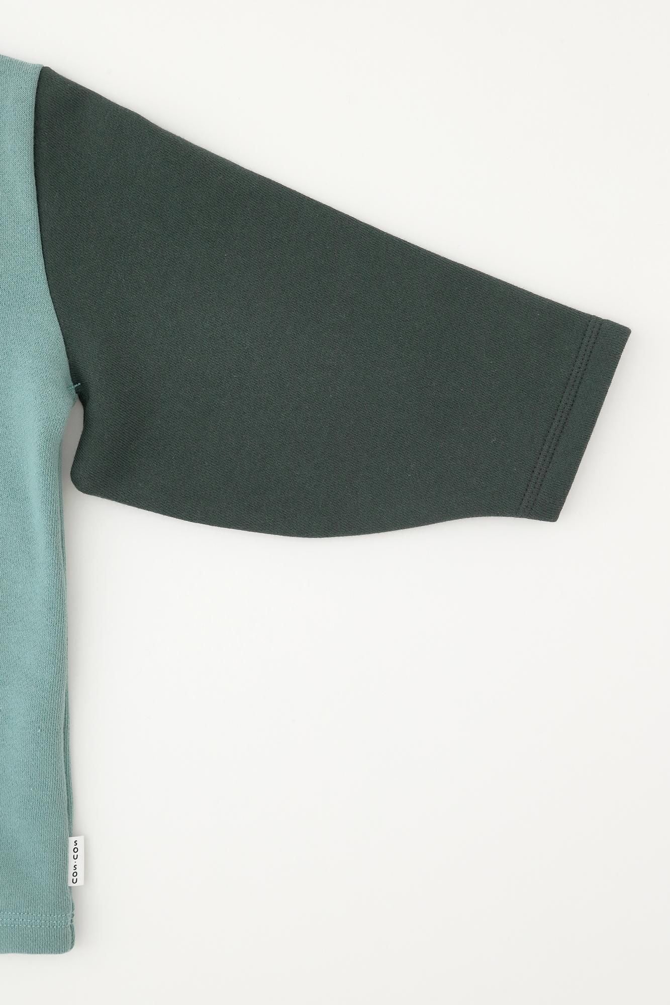 ●內起絨 圓弧袖上衣 背御守/藍綠色×深灰色