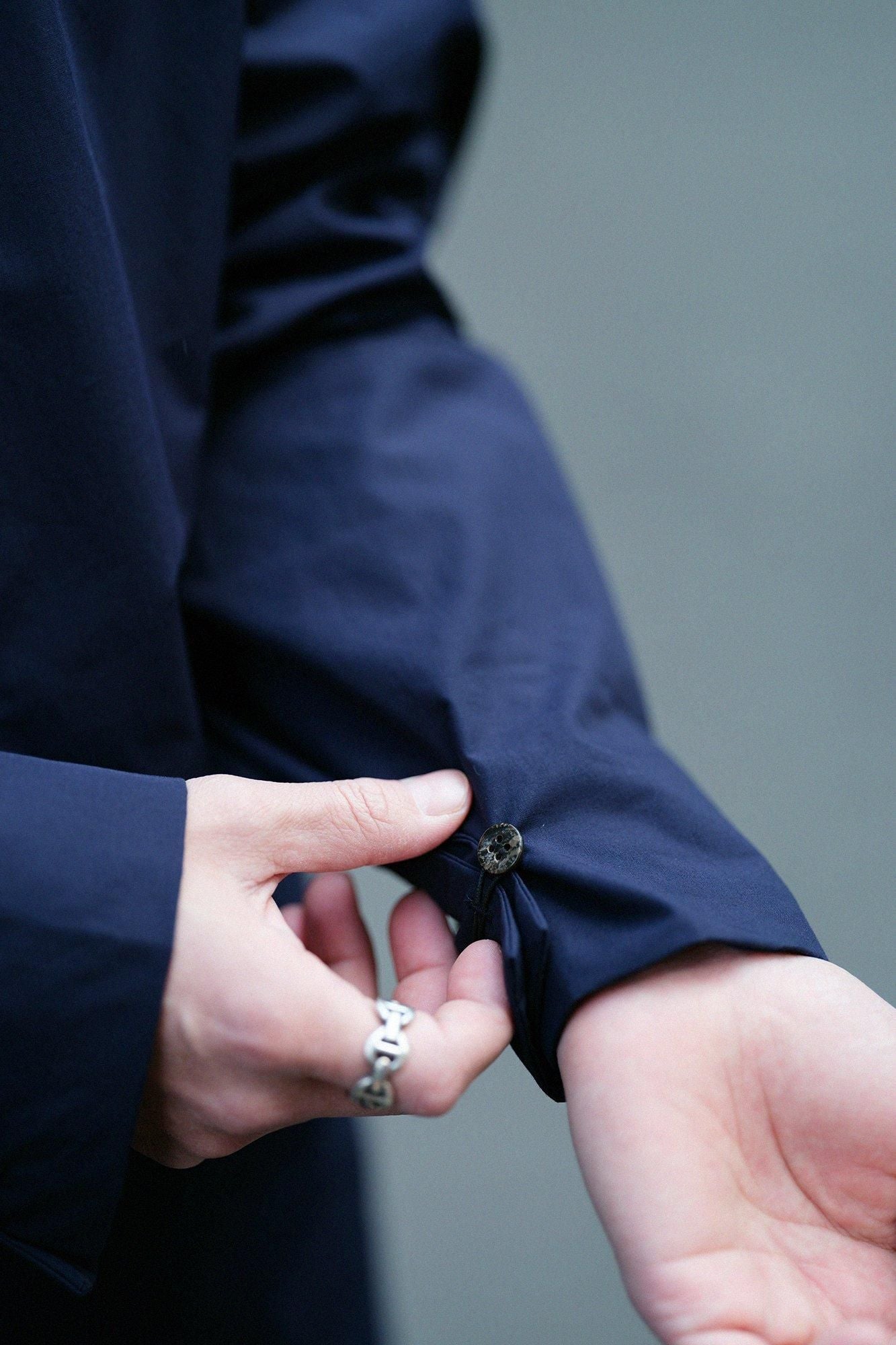 棉布立領筒形袖襯衫/暗藍色