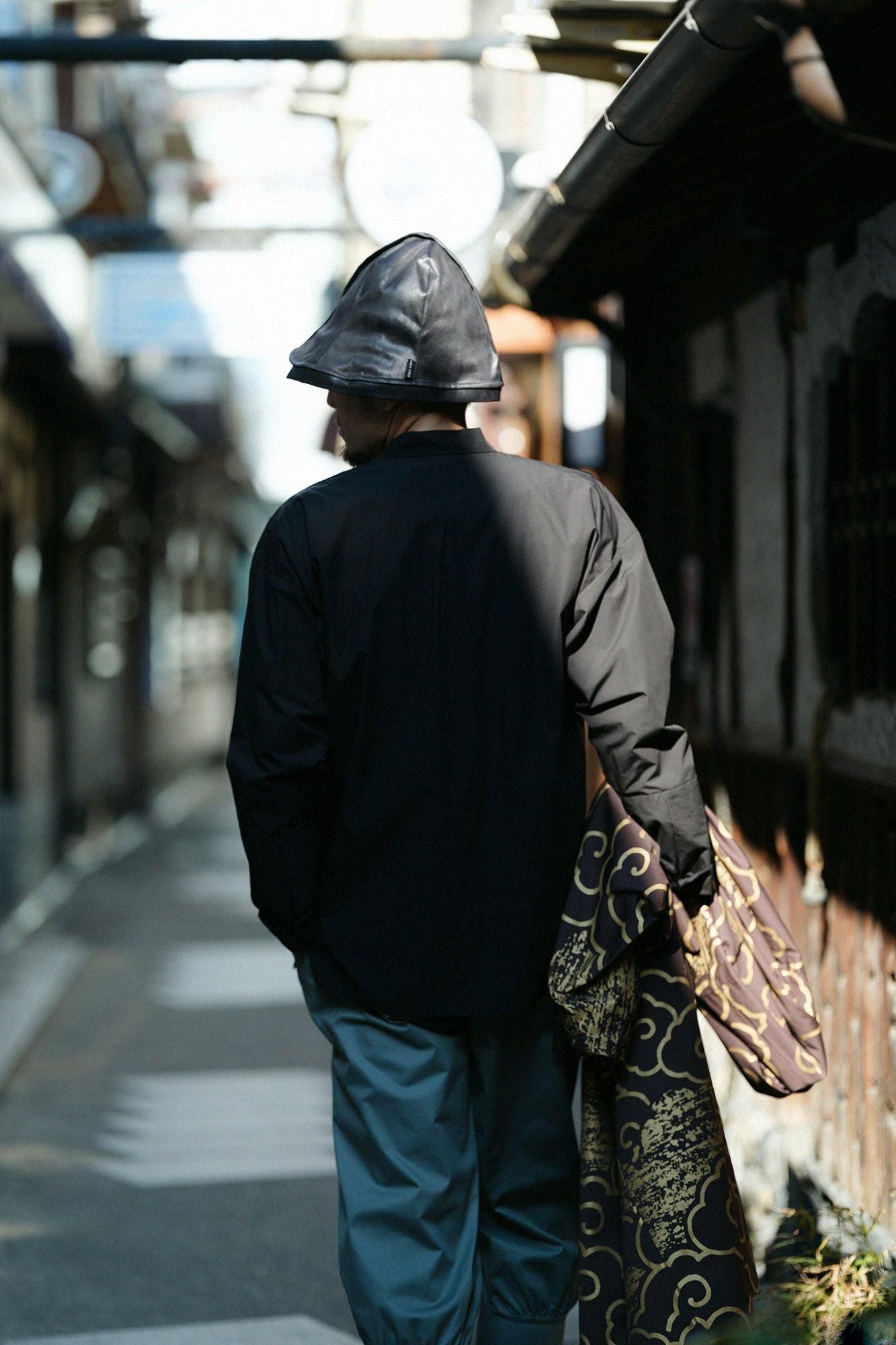 打字机布,站立的衣领,管袖窗框,窗扇,湿翅,彩色羽毛(不锈钢)