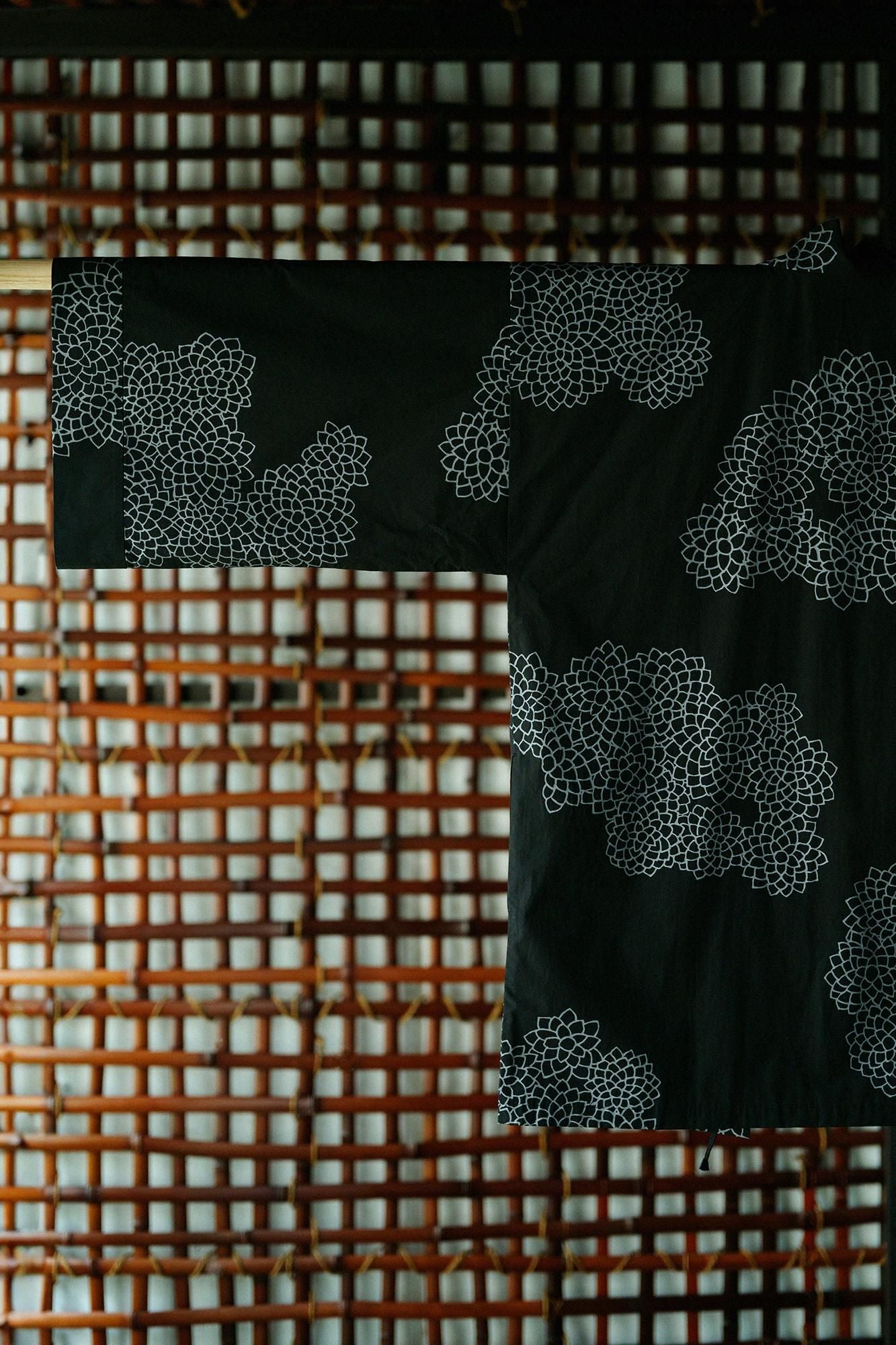 Typewriter Cloth Hanten Long-sleeved Jacket Short Single Layer / Chrysanthemum in Clouds Black