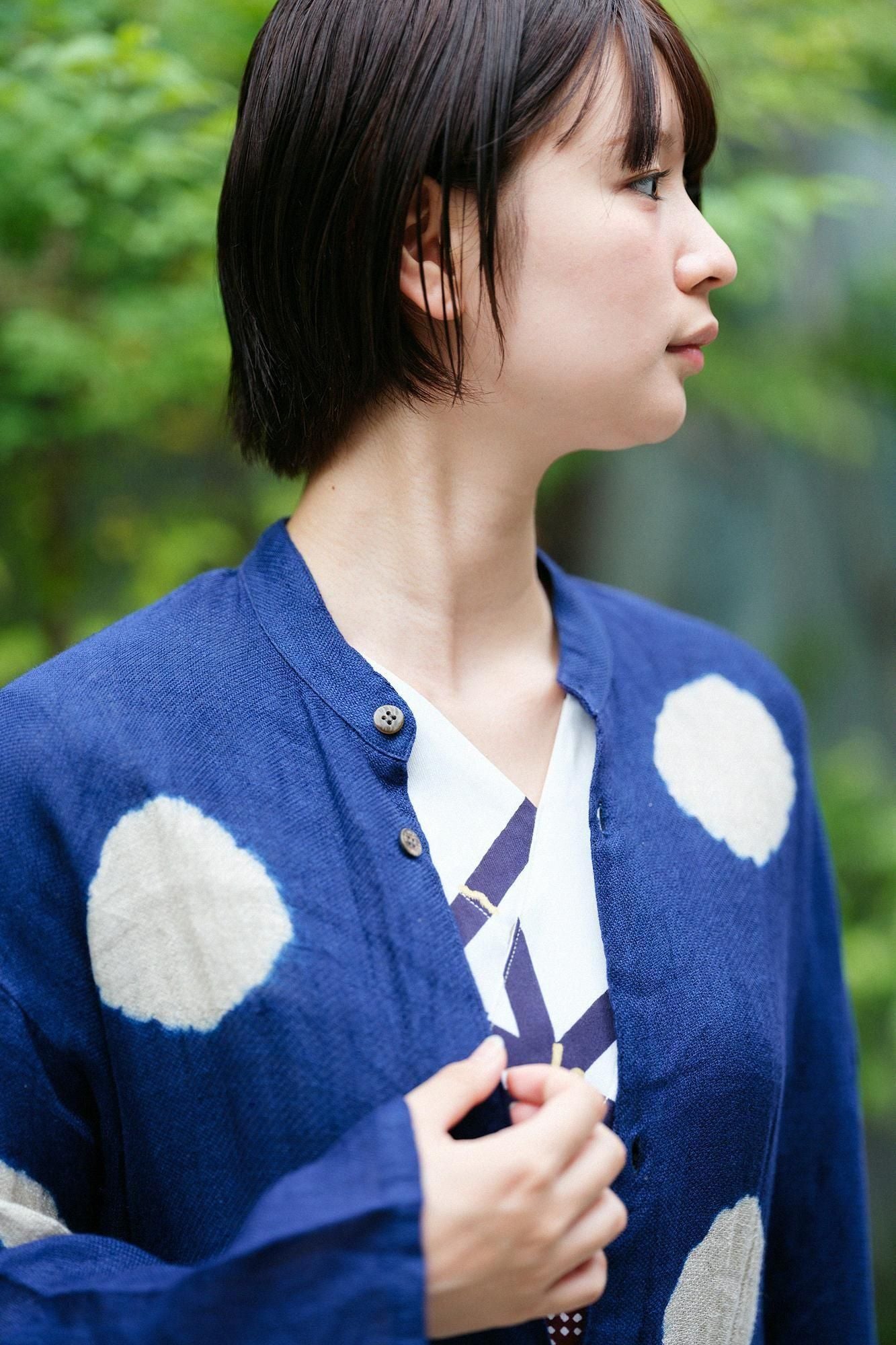 近清絞り 麻 薙刀かり衣(なぎなたかりごろも)/水玉大(みずたまだい) 濃紺(のうこん)×亜麻色(あまいろ)