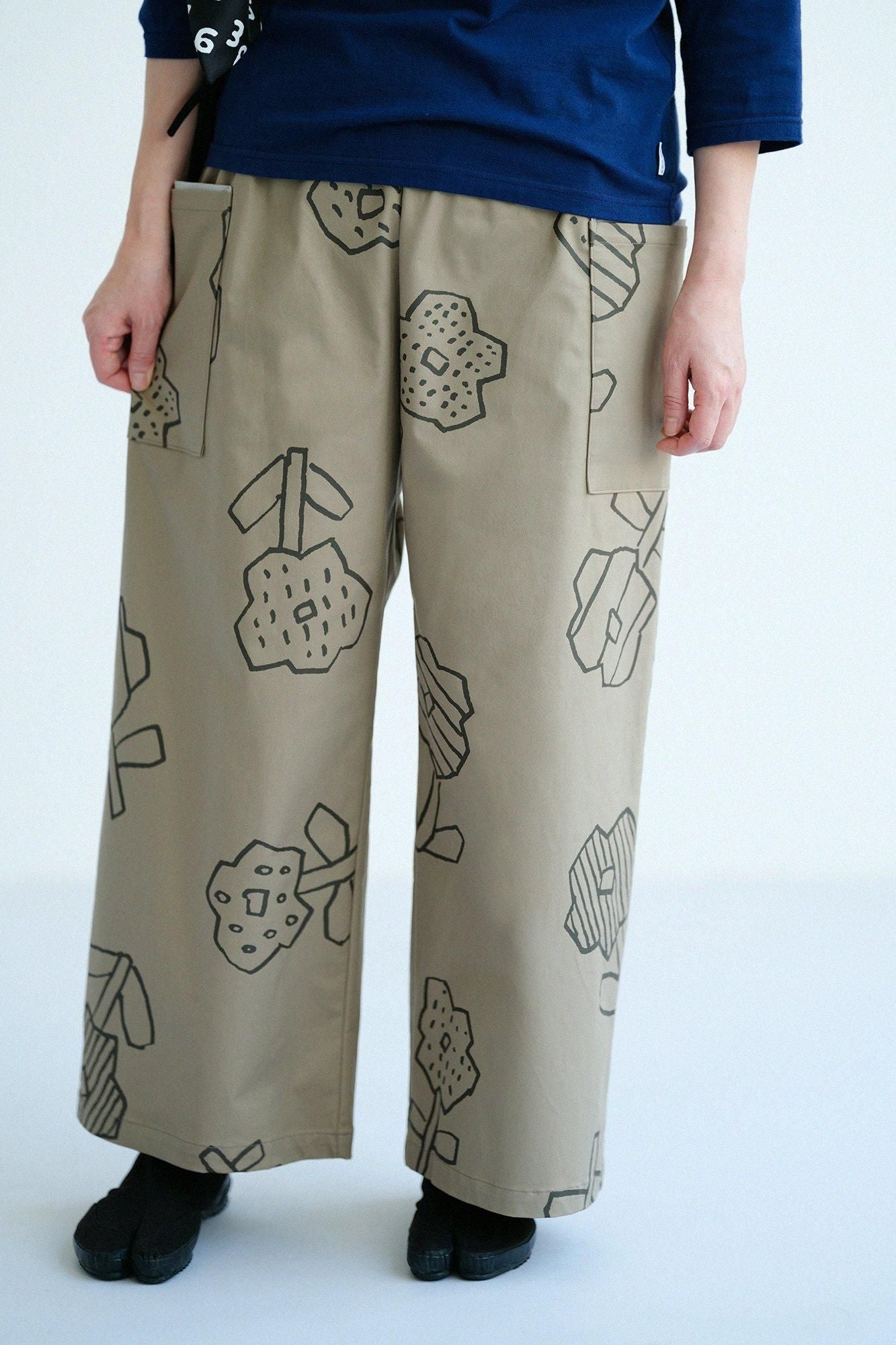 Shin Reverse Twill Square Pockets Monpe Pants / Flower Seedling Scattered Greyish Brown