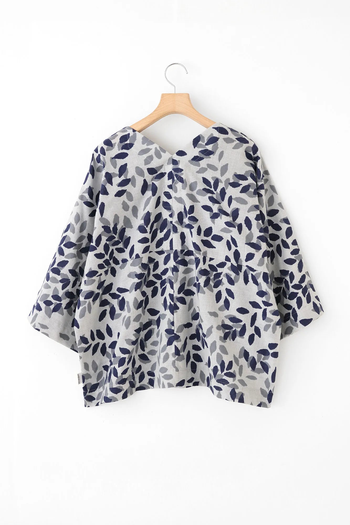 Ise Momen Bun (motif) Grande Furoshiki (grande étoffe d'emballage) Courte (taille courte) / Kokake (ombre d'arbre)
