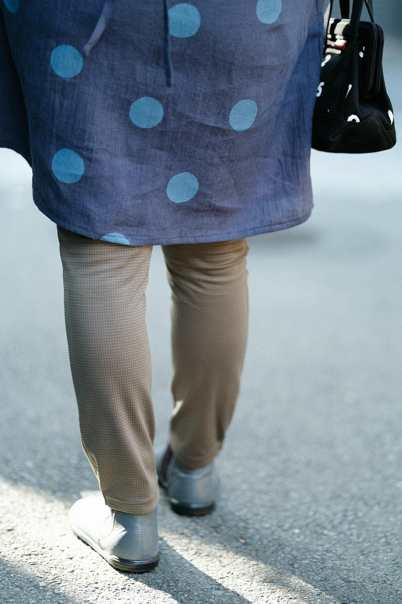 Hahnentrittmuster (Chidori Koshiami), schmale Form (Hosonari), Enyuu Wear/Kobicha (Liebestee)