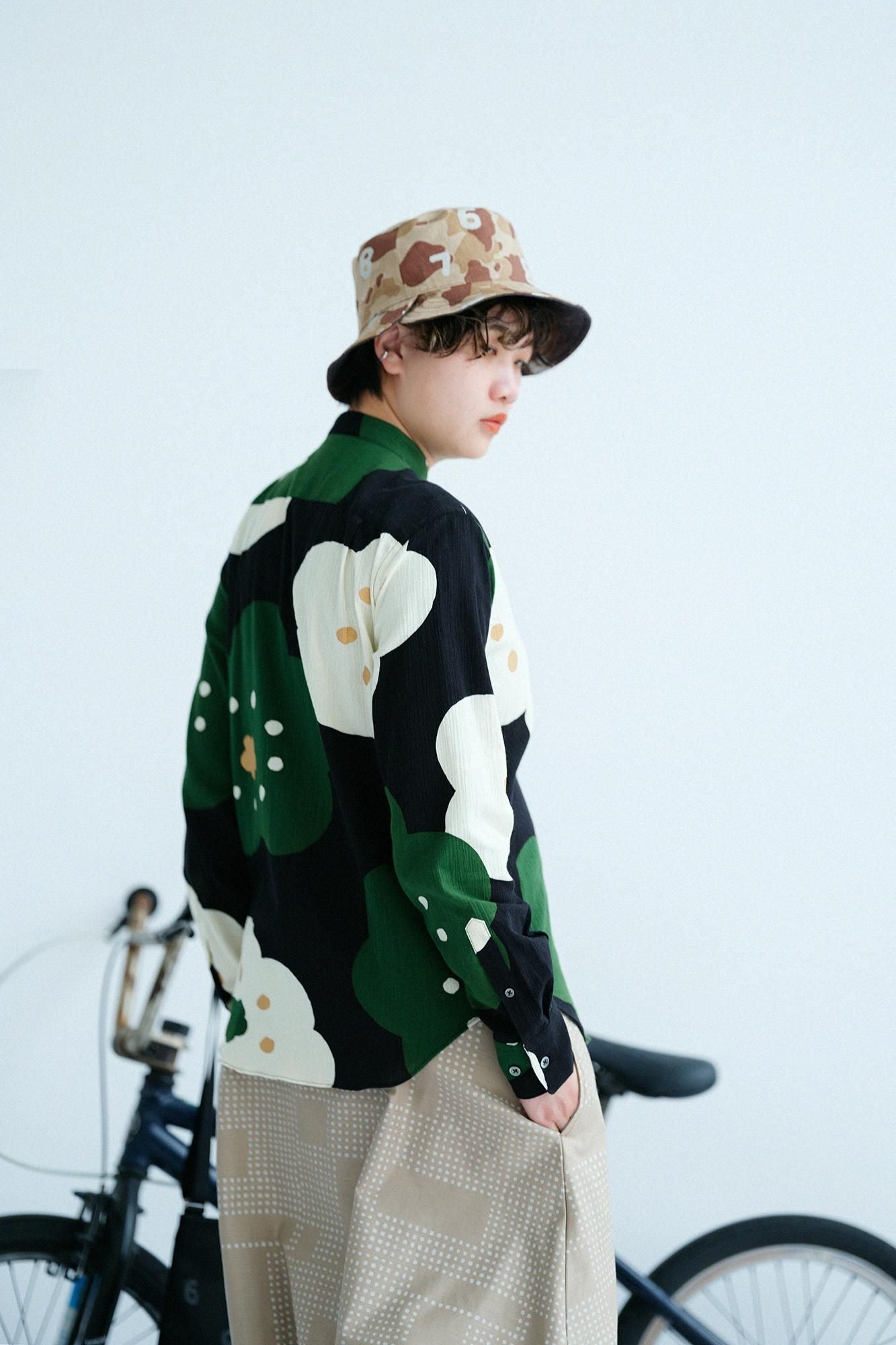 高島縮 20/20 スタンドカラーシャツ/ほほえみ 濡羽色(ぬればいろ)