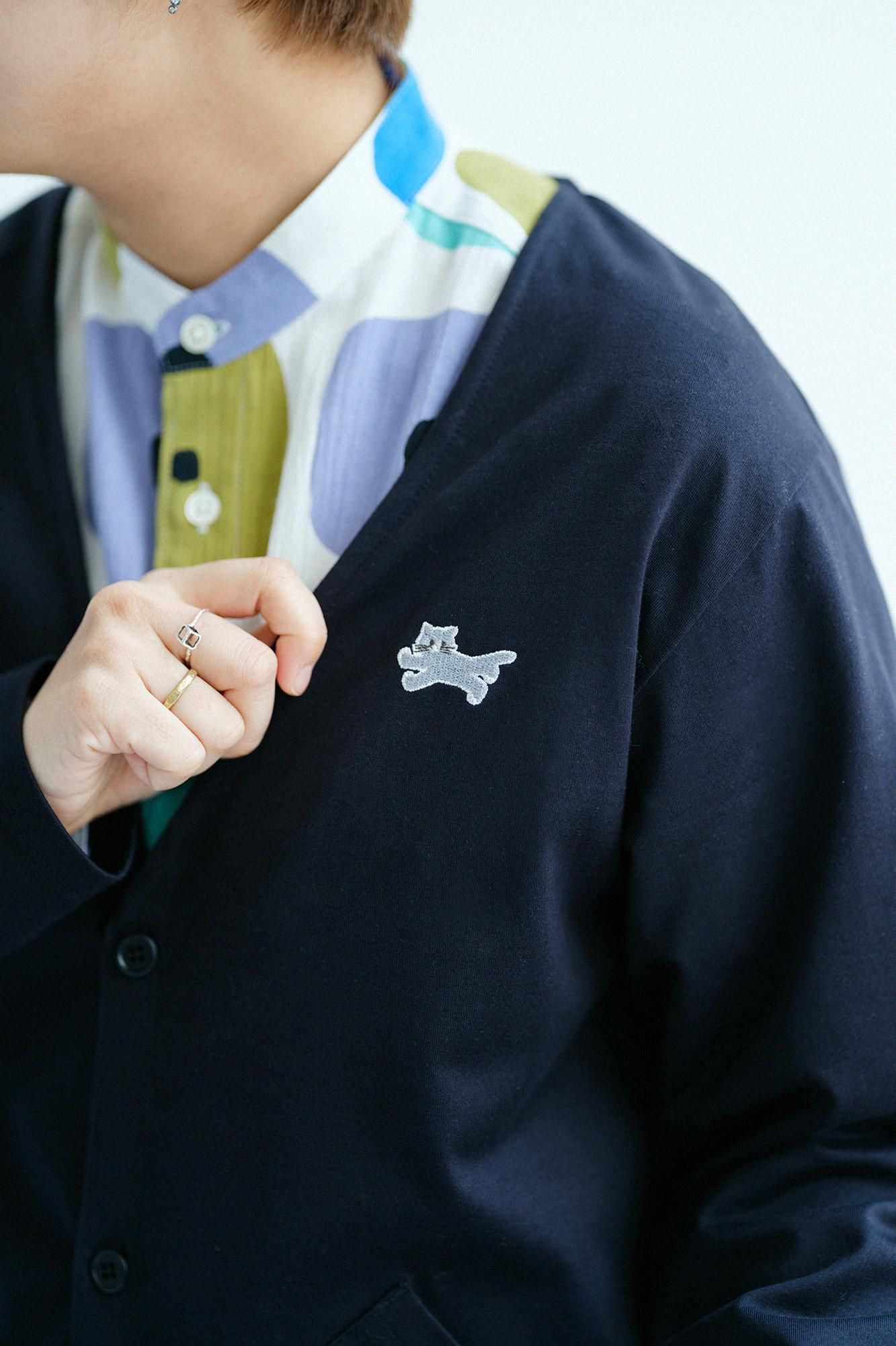 L/S-Cardigan aus Baumwollstrick mit V-Ausschnitt/Marineschwarz