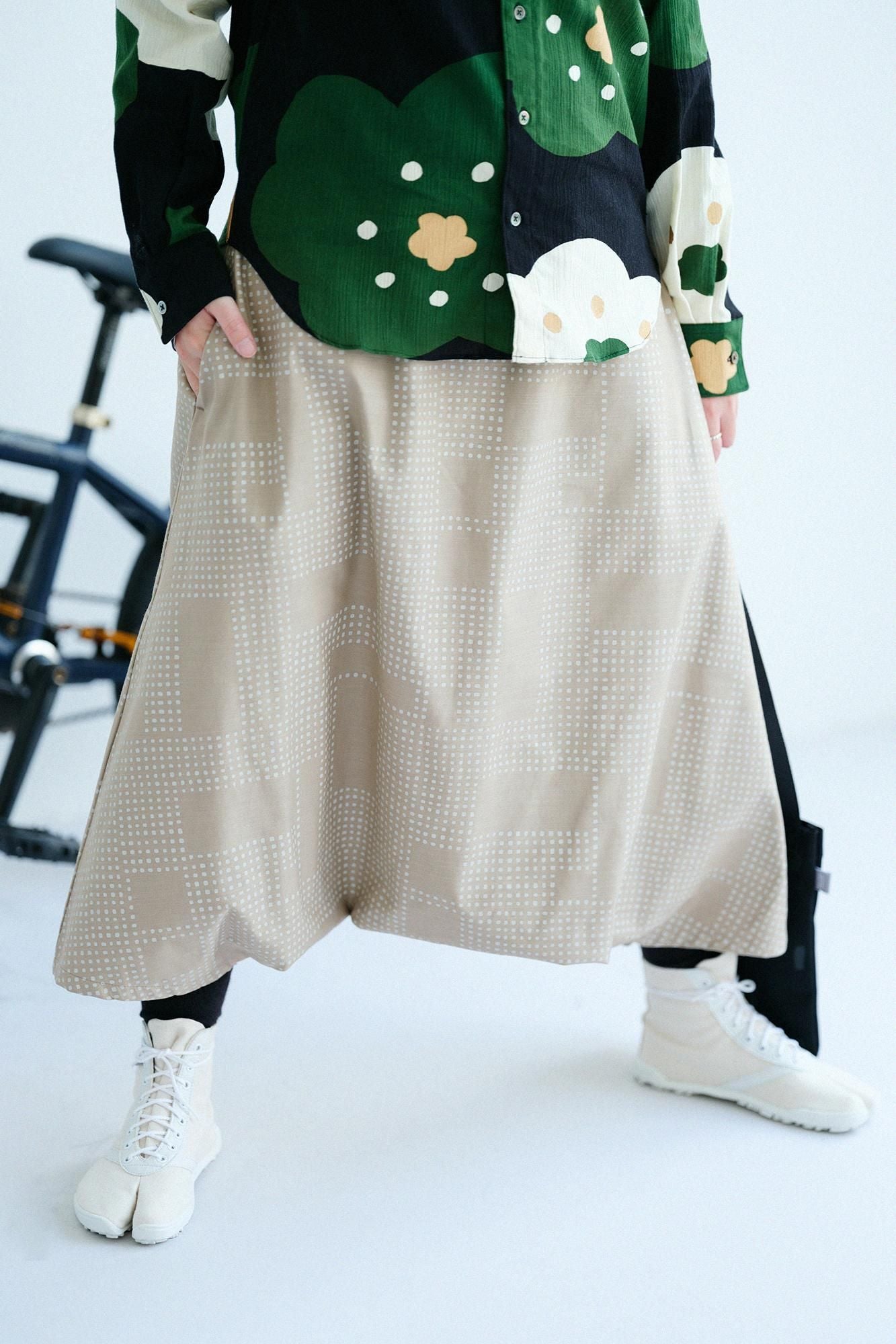 Back Satin Daimonji Sarouel Pants/Shadow Light Yellowish Beige