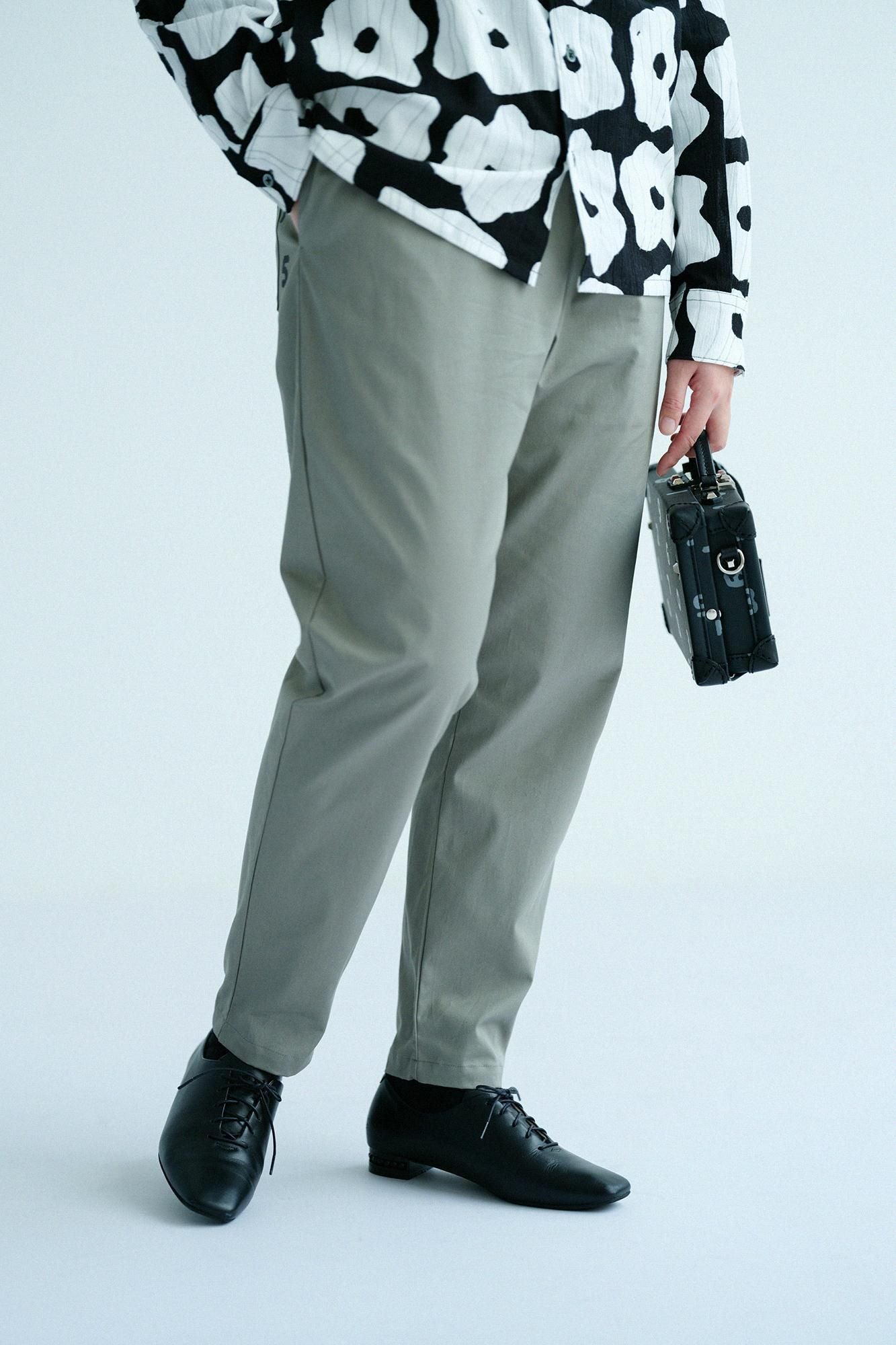 30 Count 1-ply Gabardine Easy Tapered Pants / Dark Grey