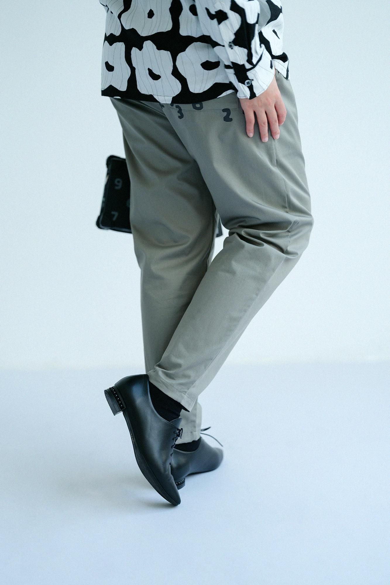 30 Count 1-ply Gabardine Easy Tapered Pants / Dark Grey