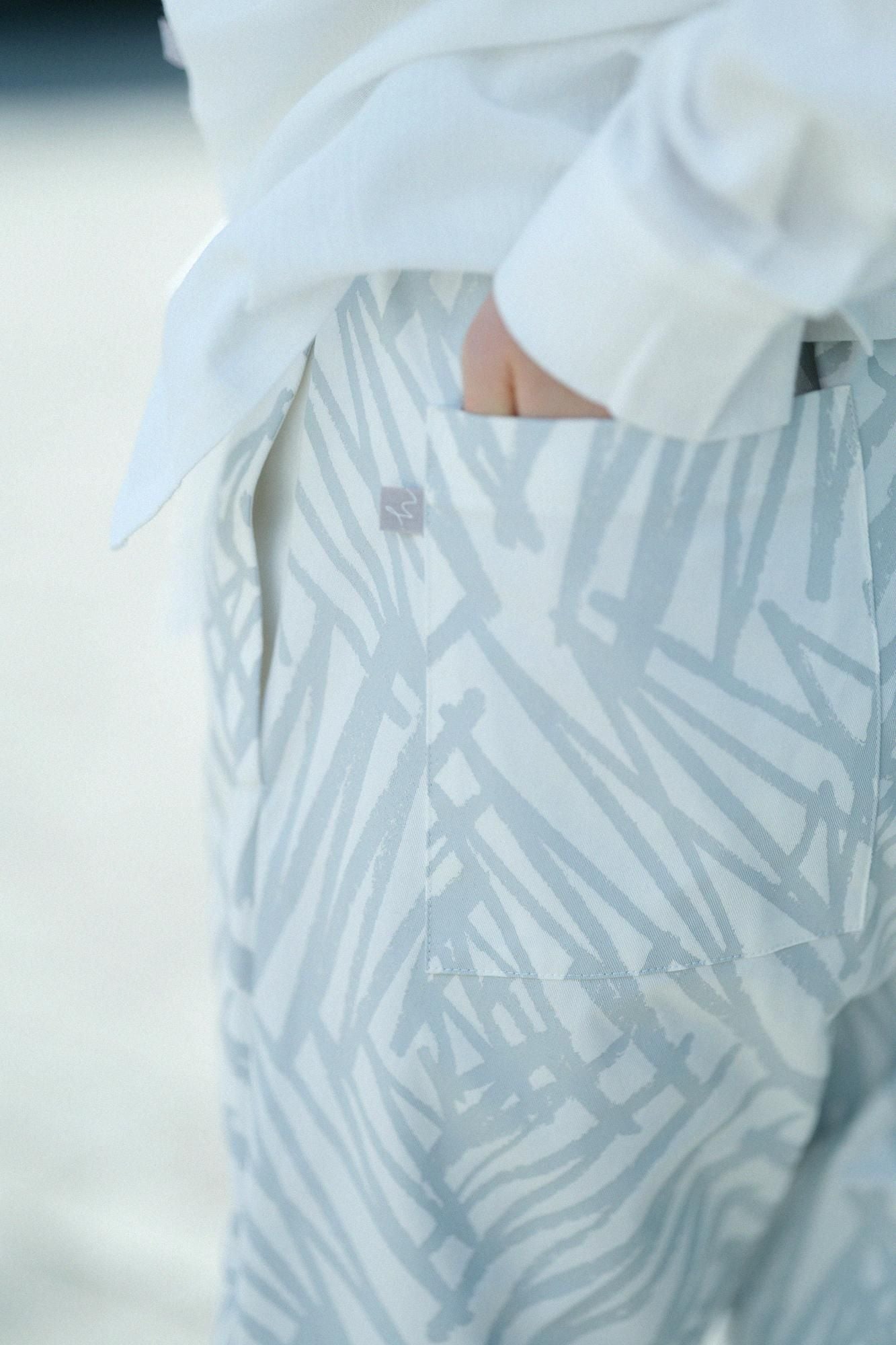 Leicht zulaufende Hose aus hochdichtem Chino-Stoff/gezackter Tsukumo-Stil