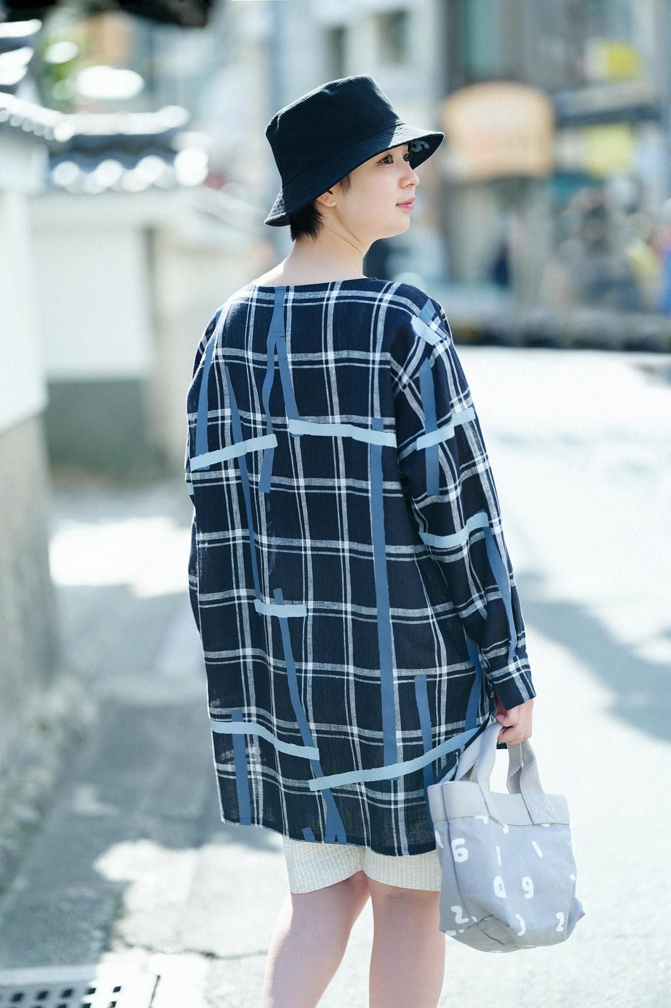 亞麻格子休閒長版上衣/鳶和留白