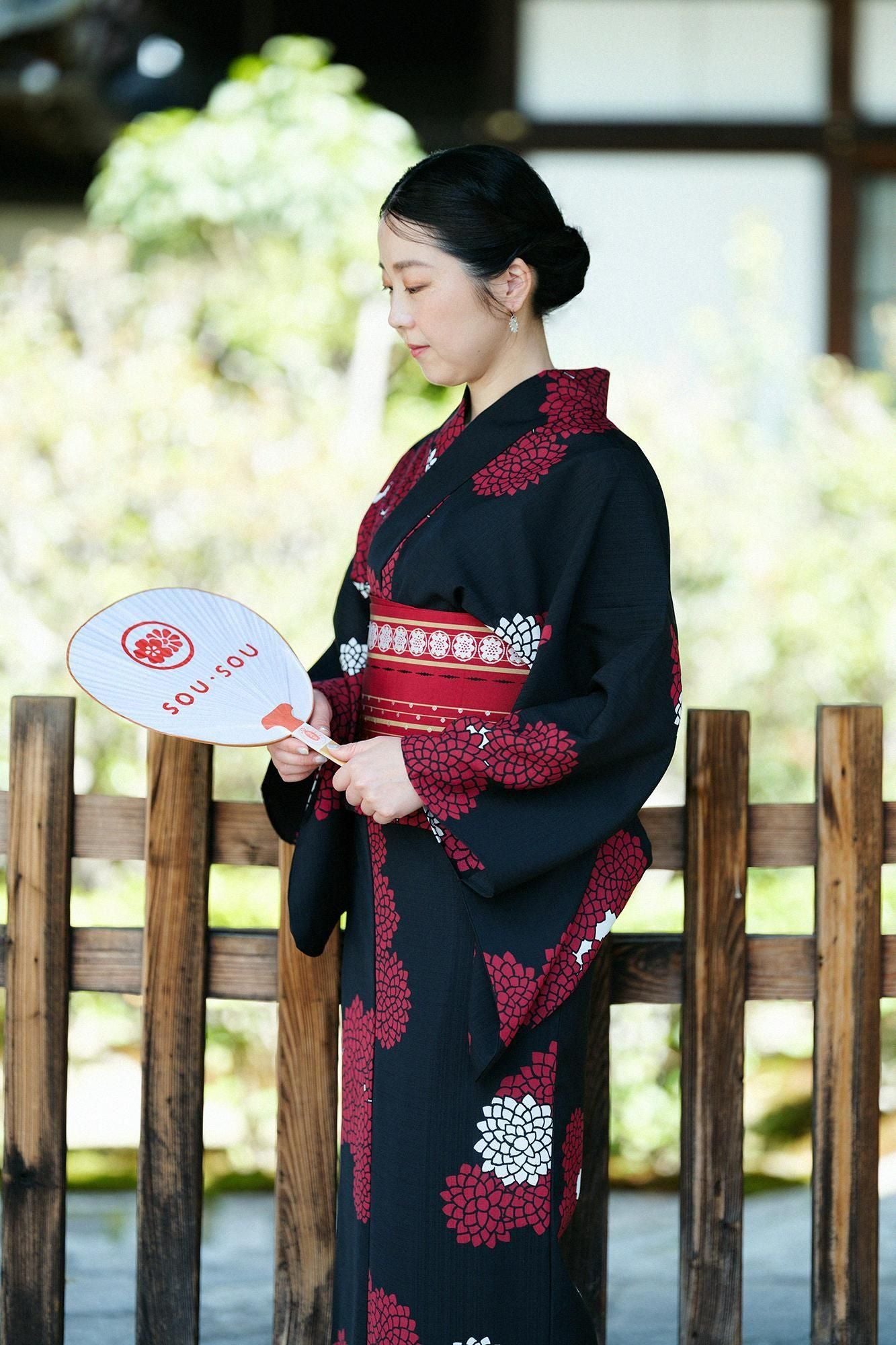 Kosugi Orimono에 의해 만든 Theo Alpha Yukata /구름사이에 국화