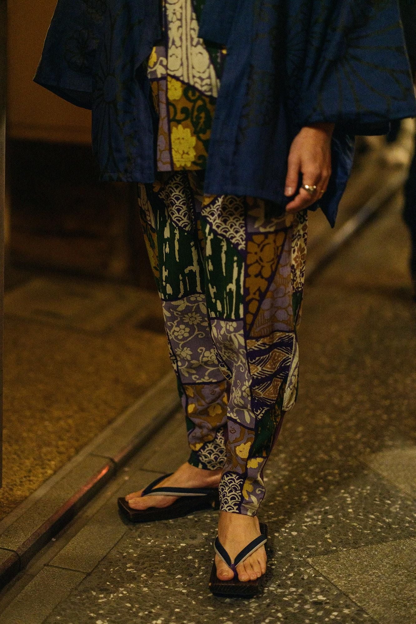 高島縮 20/20 裁付(たっつけ)えんゆう穿き/金銀襴緞子等縫合せ(きんぎんらんどんすとうぬいあわせ) 写し(うつし)