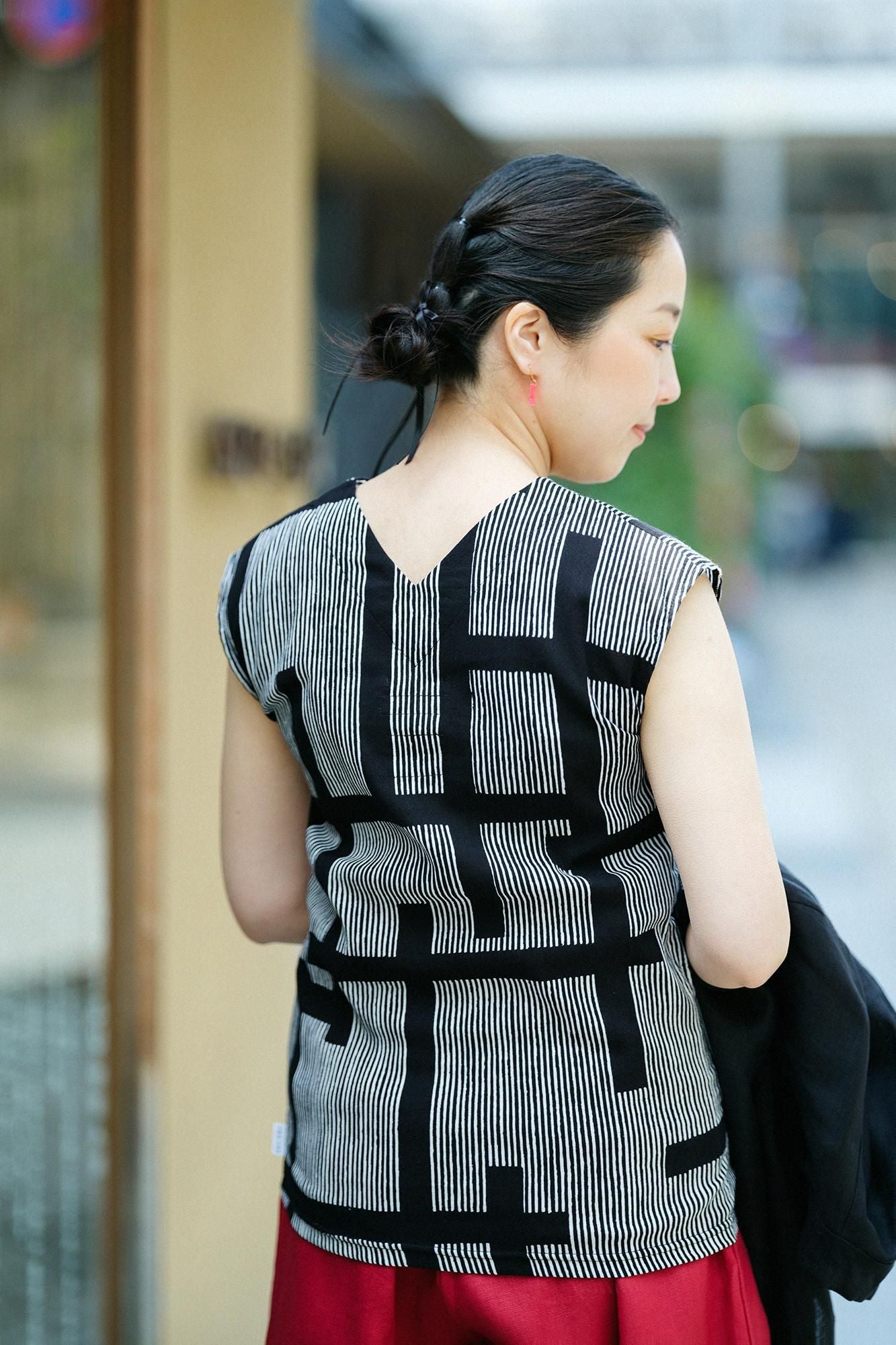 Chizimi Cotton 40/40 V-neck Shirt / Staggered Stripes and Fence