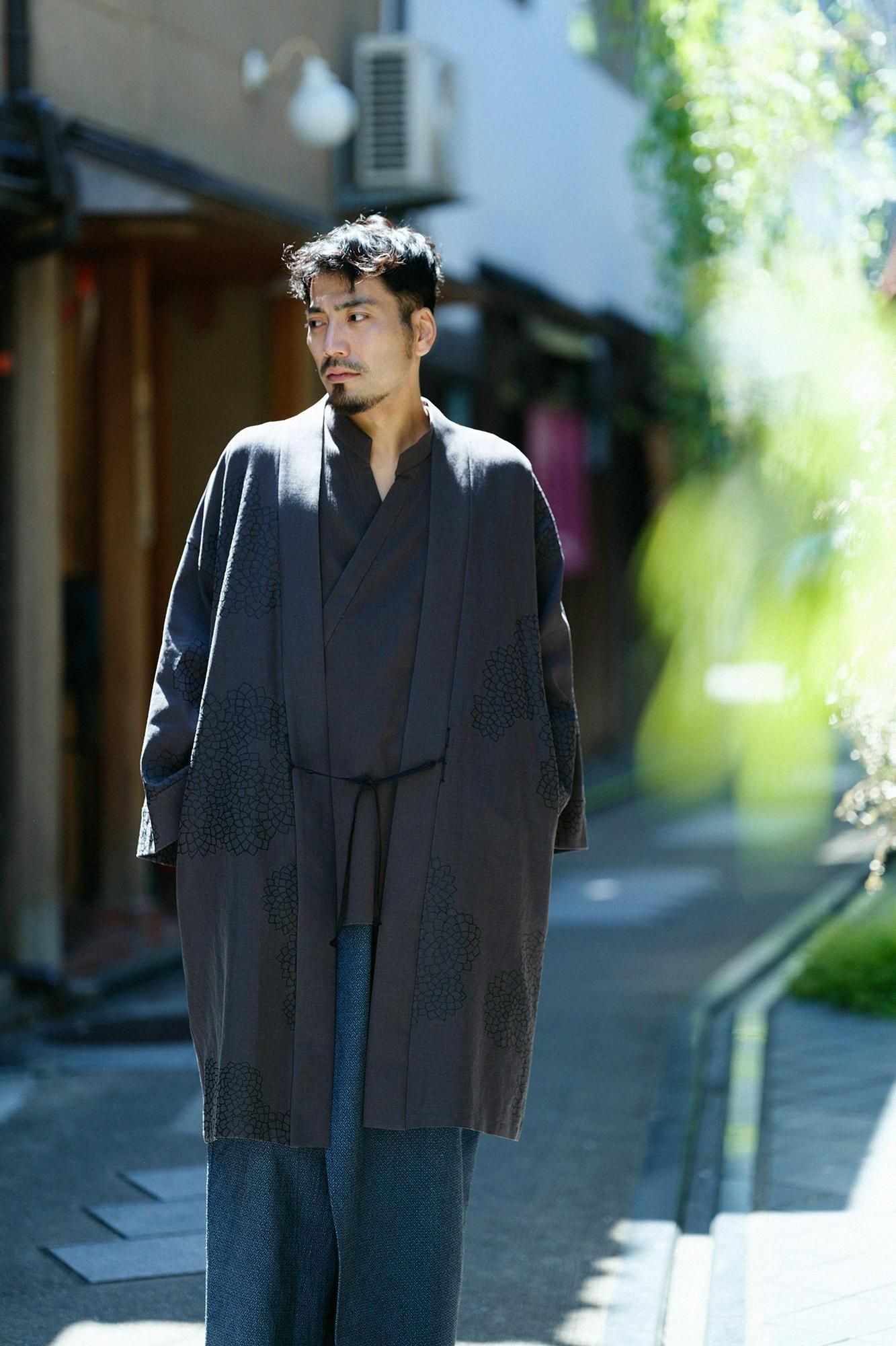 Cotton Linen-Rayon Blend Hanten Long-sleeved Jacket Mid-length Single Layer / Chrysanthemum in Clouds Ink Black