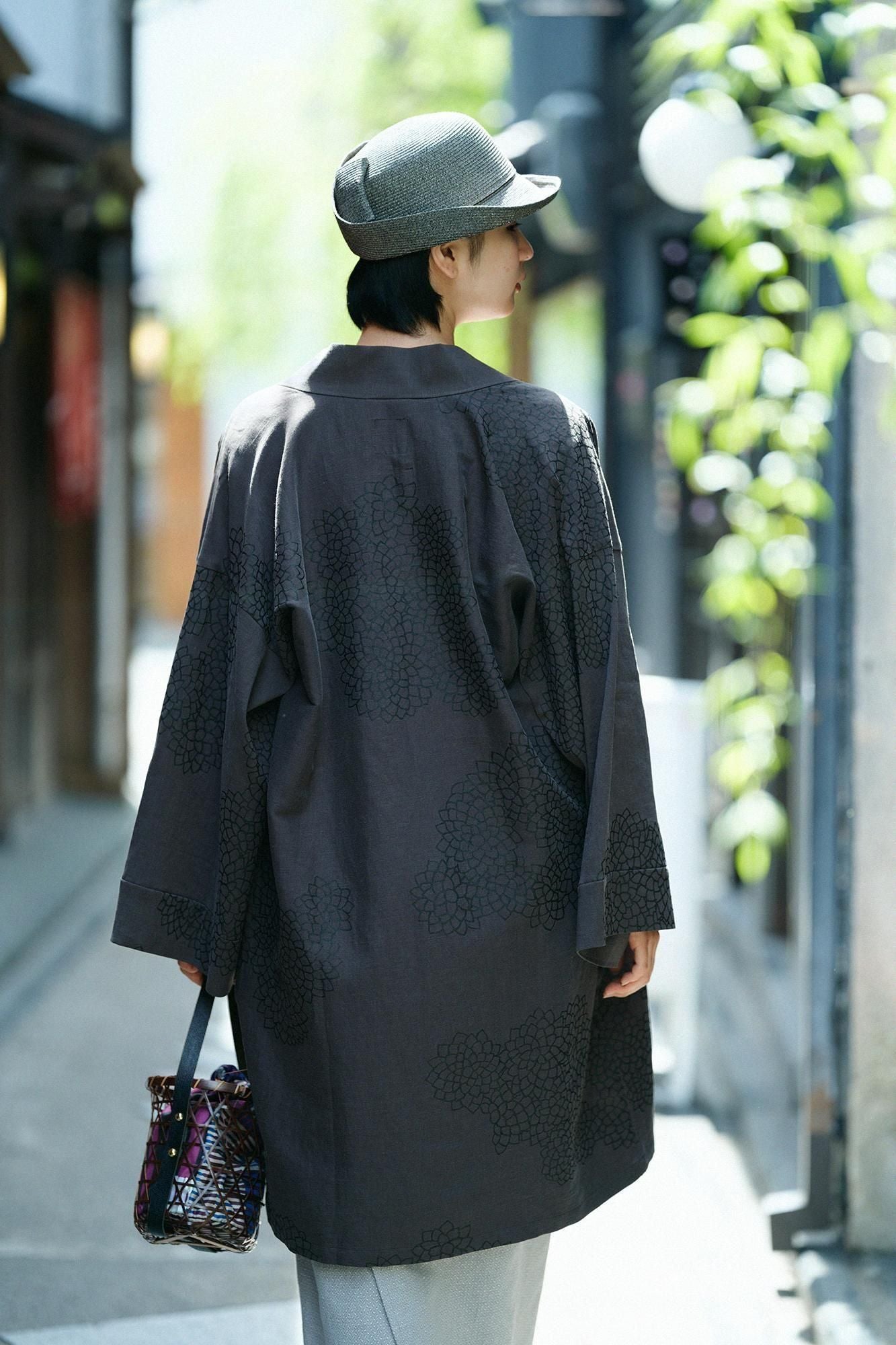Cotton Linen-Rayon Blend Hanten Long-sleeved Jacket Mid-length Single Layer / Chrysanthemum in Clouds Ink Black