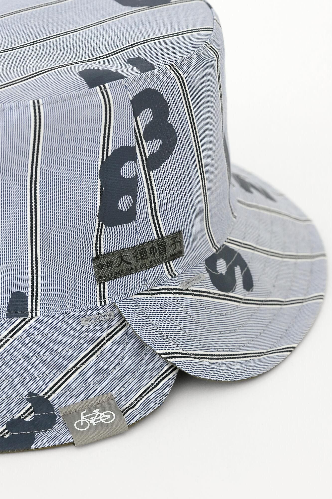 缎纹条纹可逆自行车帽/so-su-u灰蓝色(haiao)