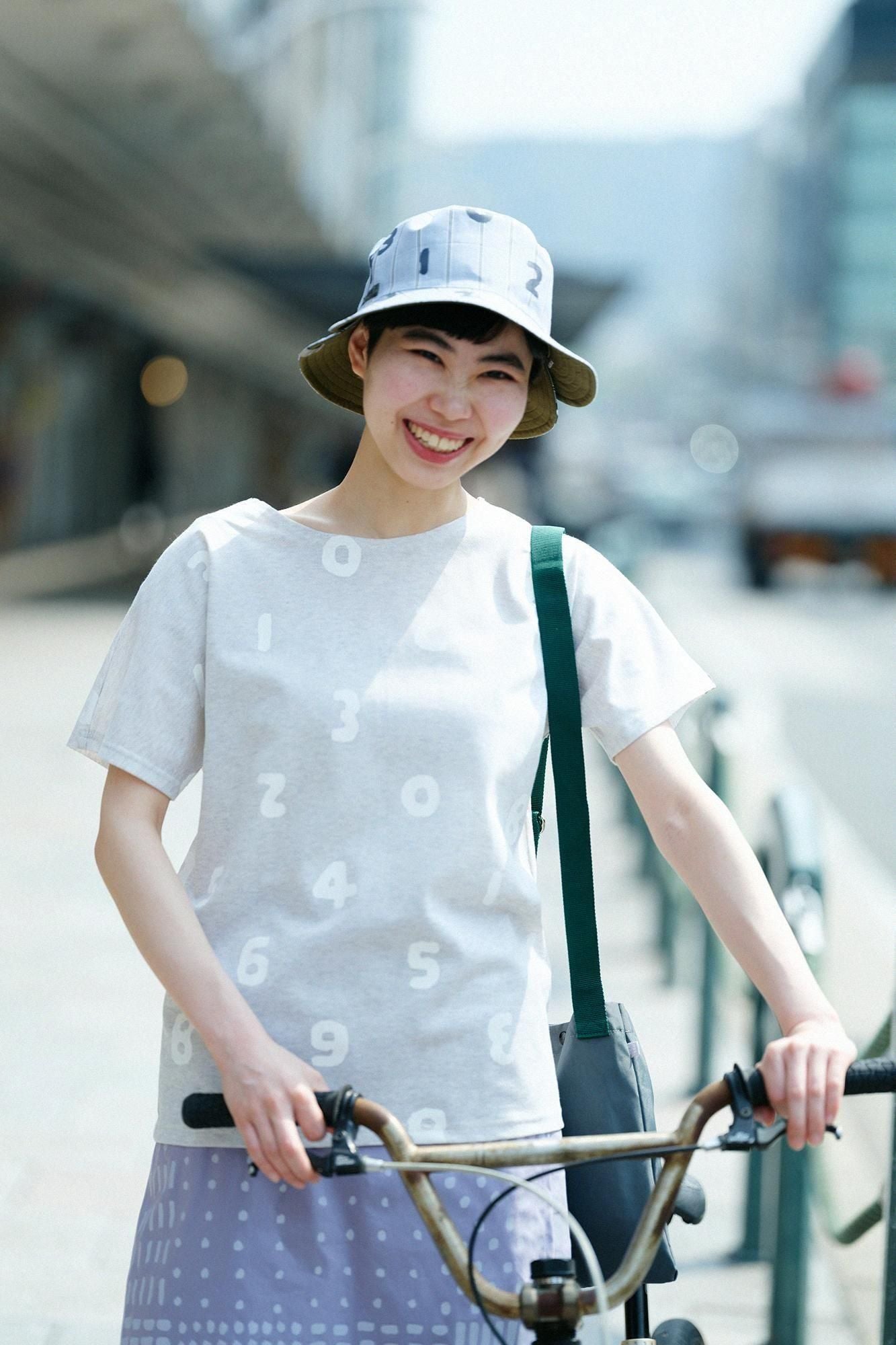 缎纹条纹可逆自行车帽/so-su-u灰蓝色(haiao)