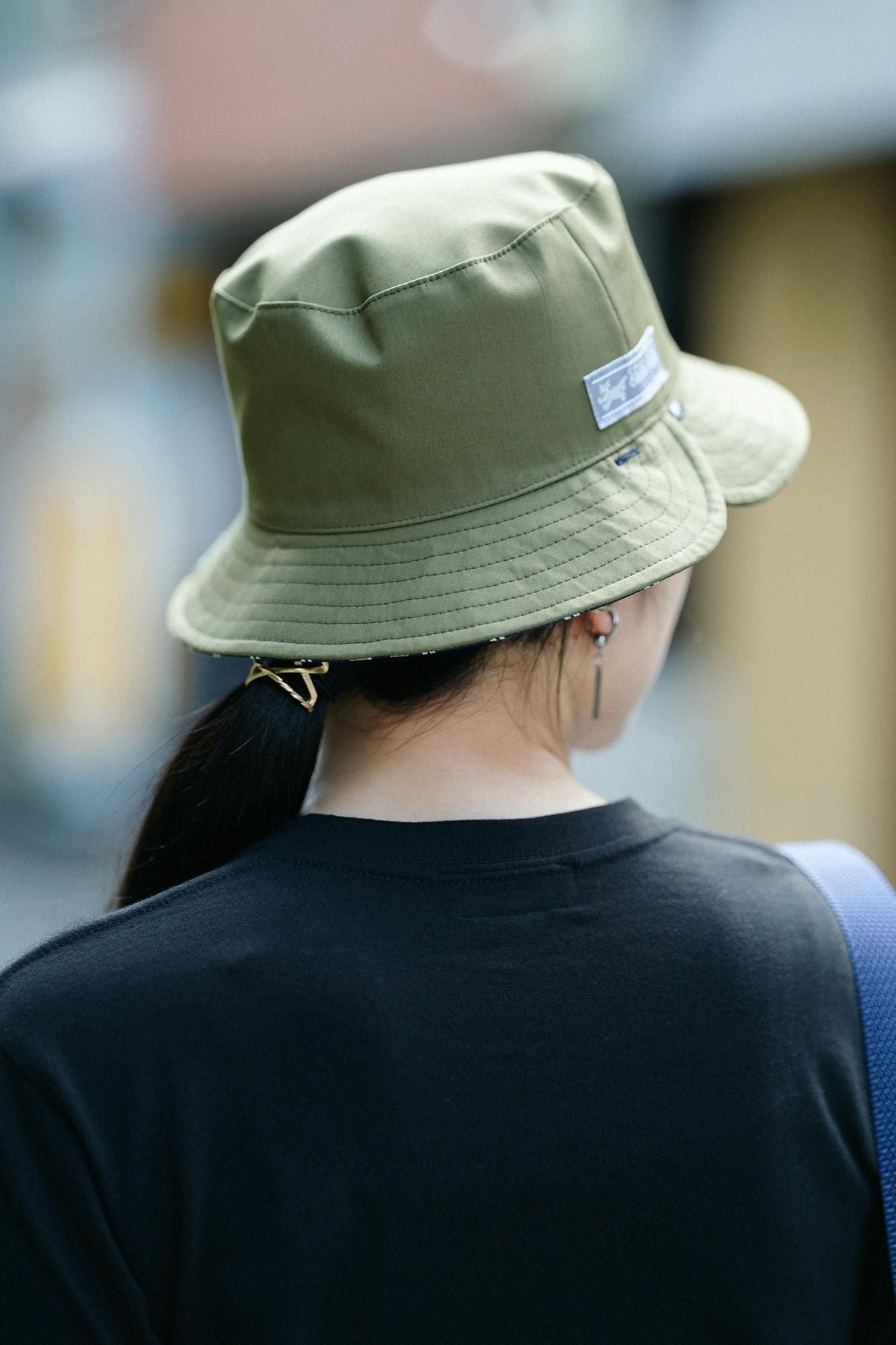 缎条纹可逆自行车帽子/so-su-u tomekon