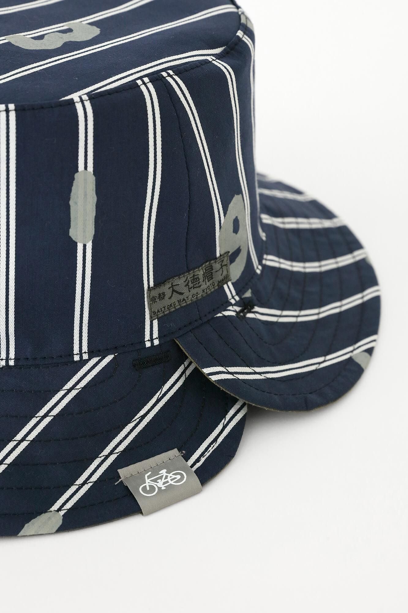 缎条纹可逆自行车帽子/so-su-u tomekon