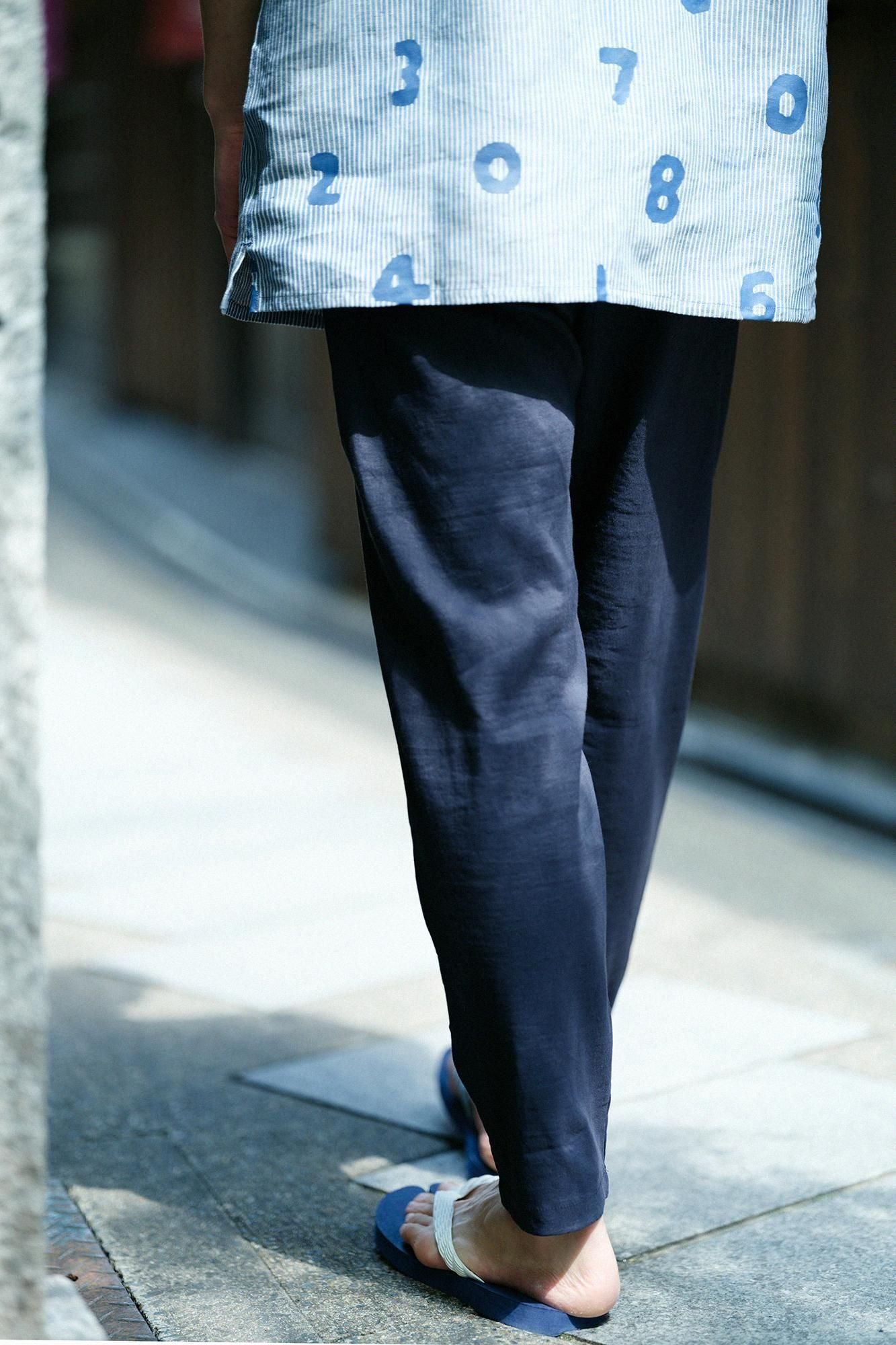 彈性亞麻人造絲 休閒窄管長褲/深藍色