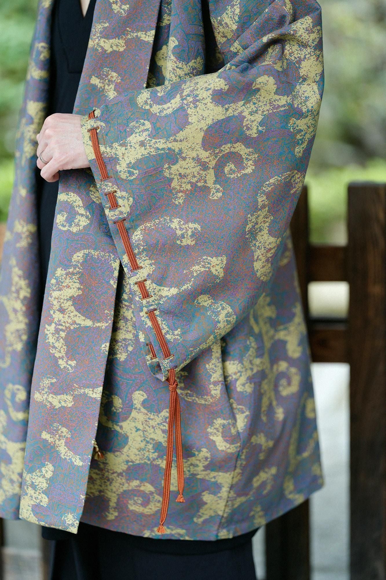 Jacquard Rectangular Sleeve Coat Short Single Layer / Raging Billows Era Iridescent Color