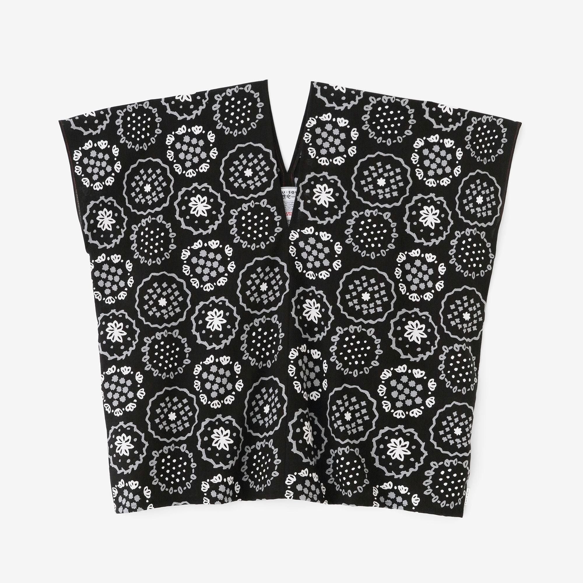 Ise Momen, Dutt, quadratische Kleidung, zweiteilig/Blumenstickerei