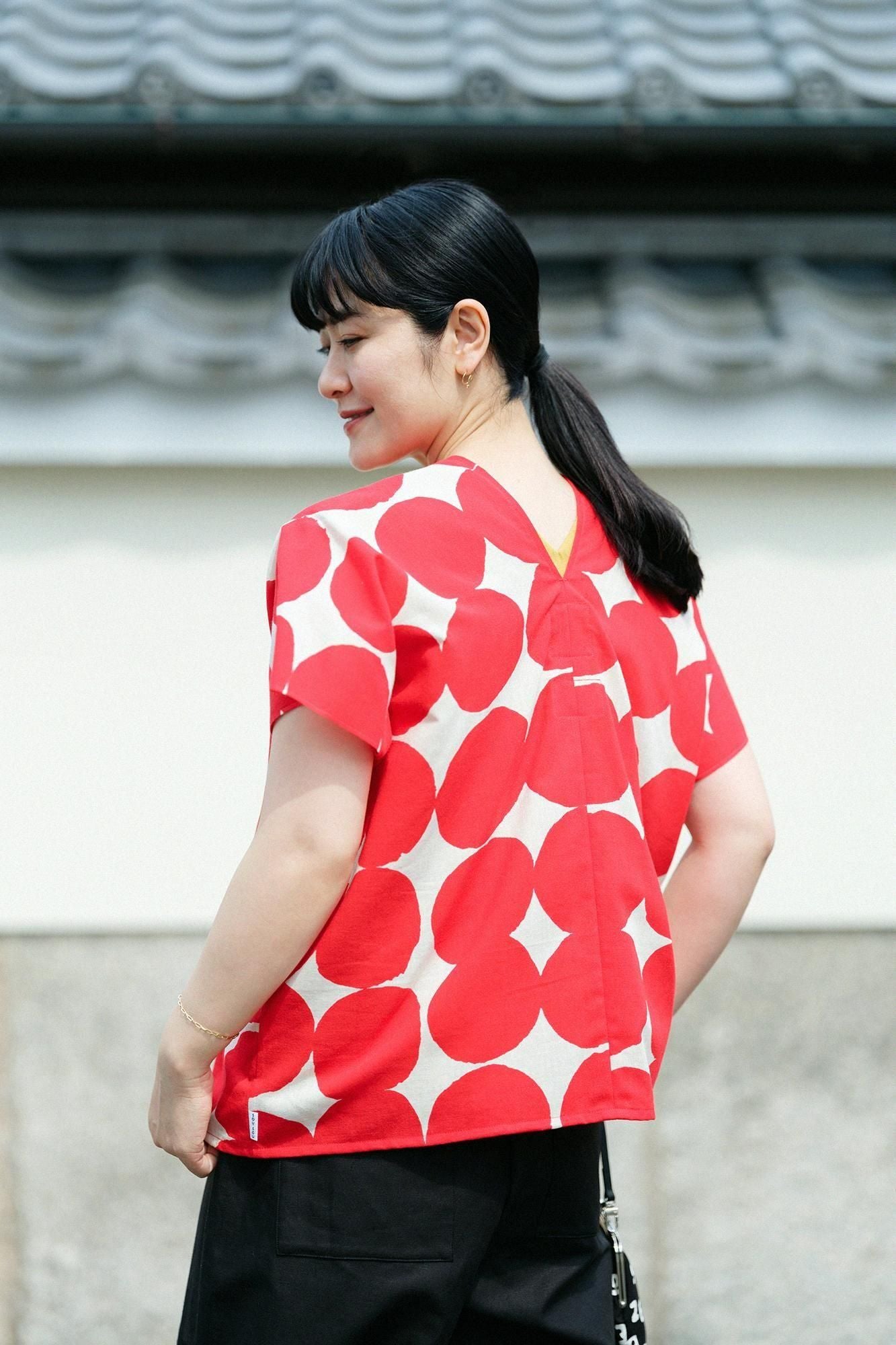 ISE棉文文字,窗扇,两块,窗扇,乳白色X深猩红色