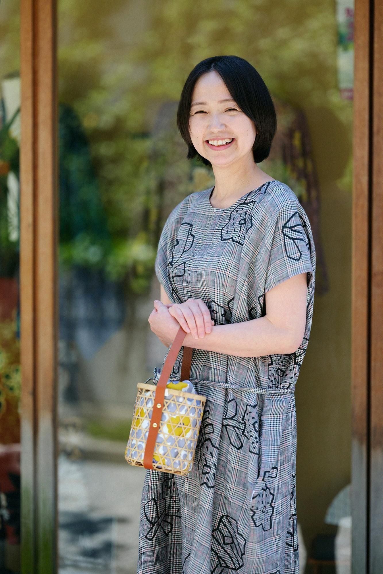 亚麻格子编织 (Koshiori) 矩形服装 (Hananae) 传单和边缘 (Yohaku)