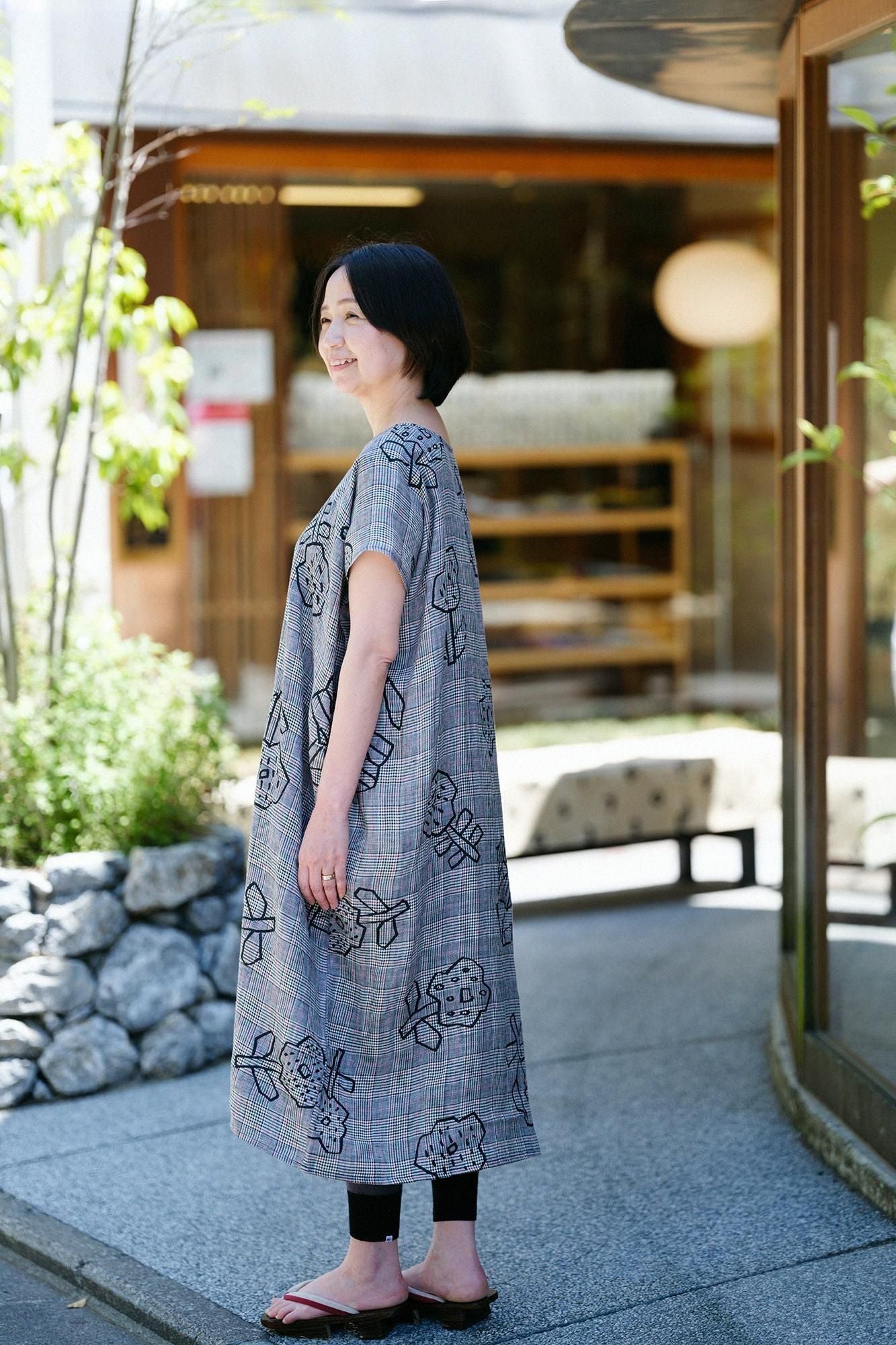 亚麻格子编织 (Koshiori) 矩形服装 (Hananae) 传单和边缘 (Yohaku)