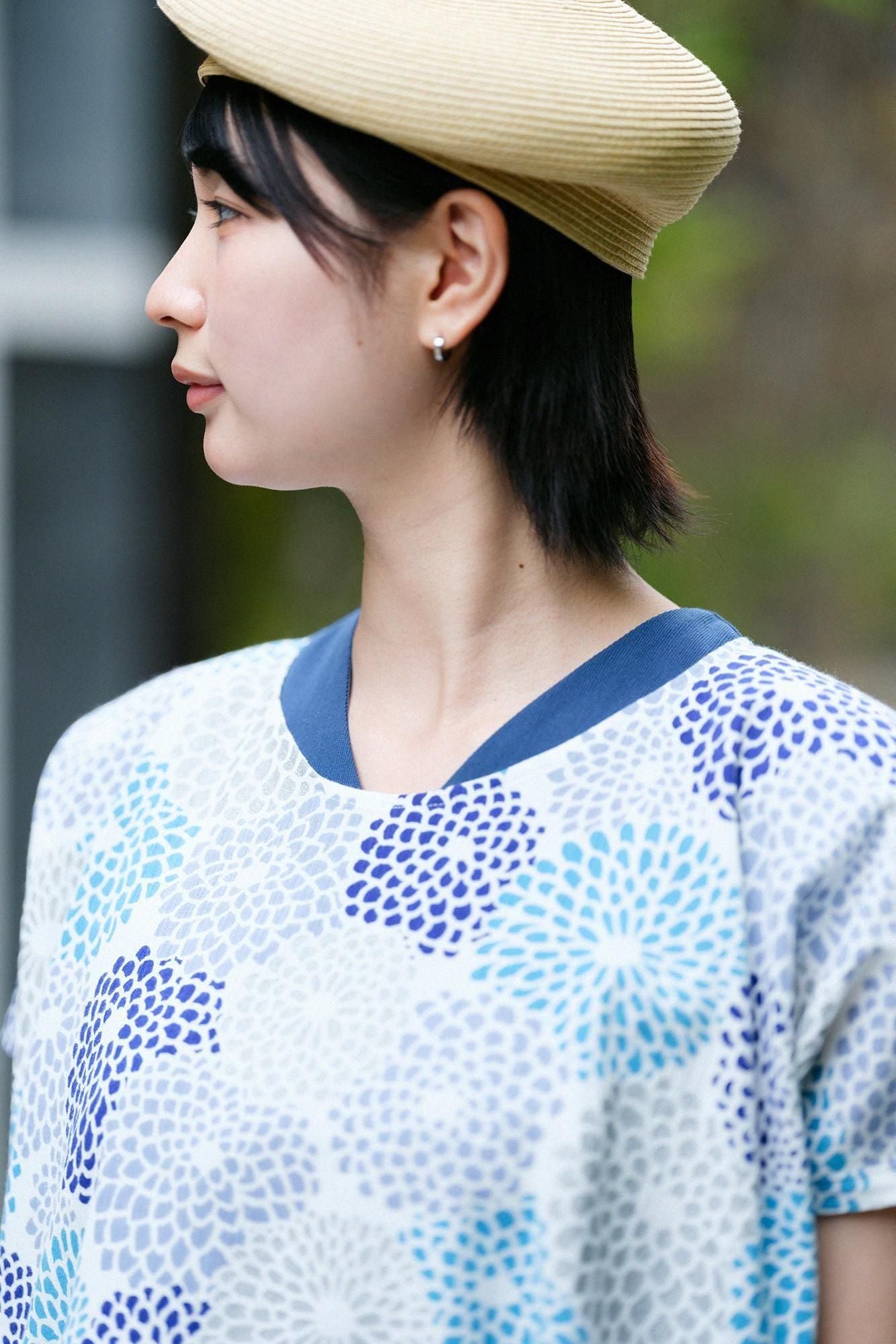 Chizimi Cotton 20/20 Square Top Bi-color Pattern on Shoulder / Chrysanthemum Seiran × Light Blue