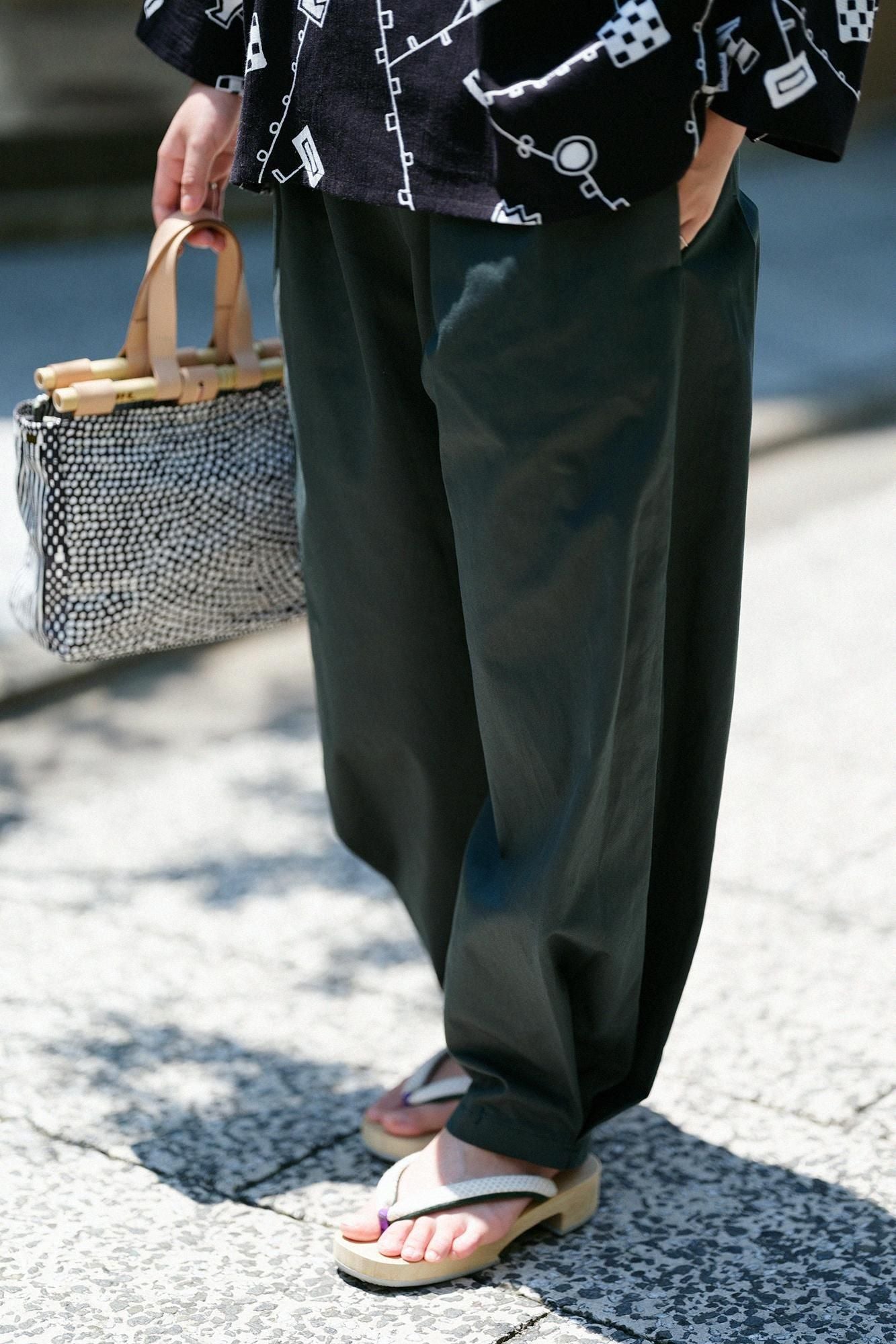 高密度 斜紋織 二褶闊腿褲 蕾/柚葉綠色