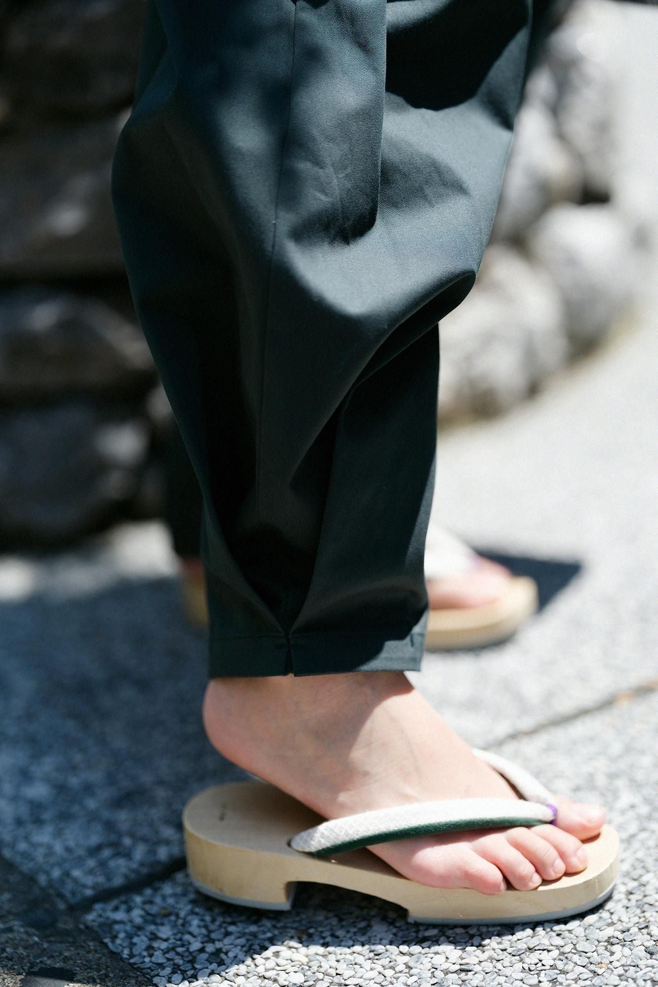 高密度 斜紋織 二褶闊腿褲 蕾/柚葉綠色