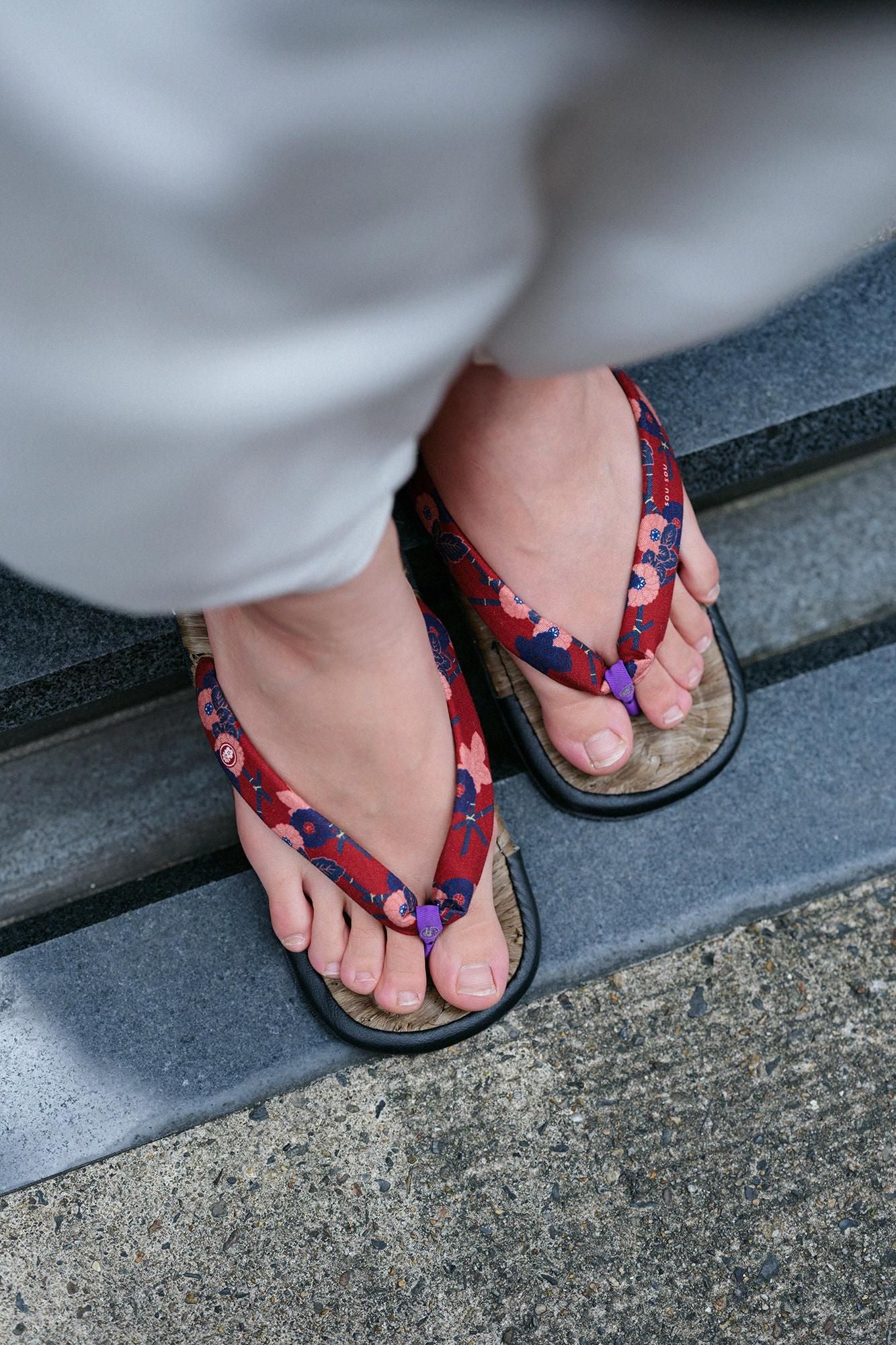 草履あさぶら 烏表/籬菊模様(まがきぎくもよう) 写し(うつし)