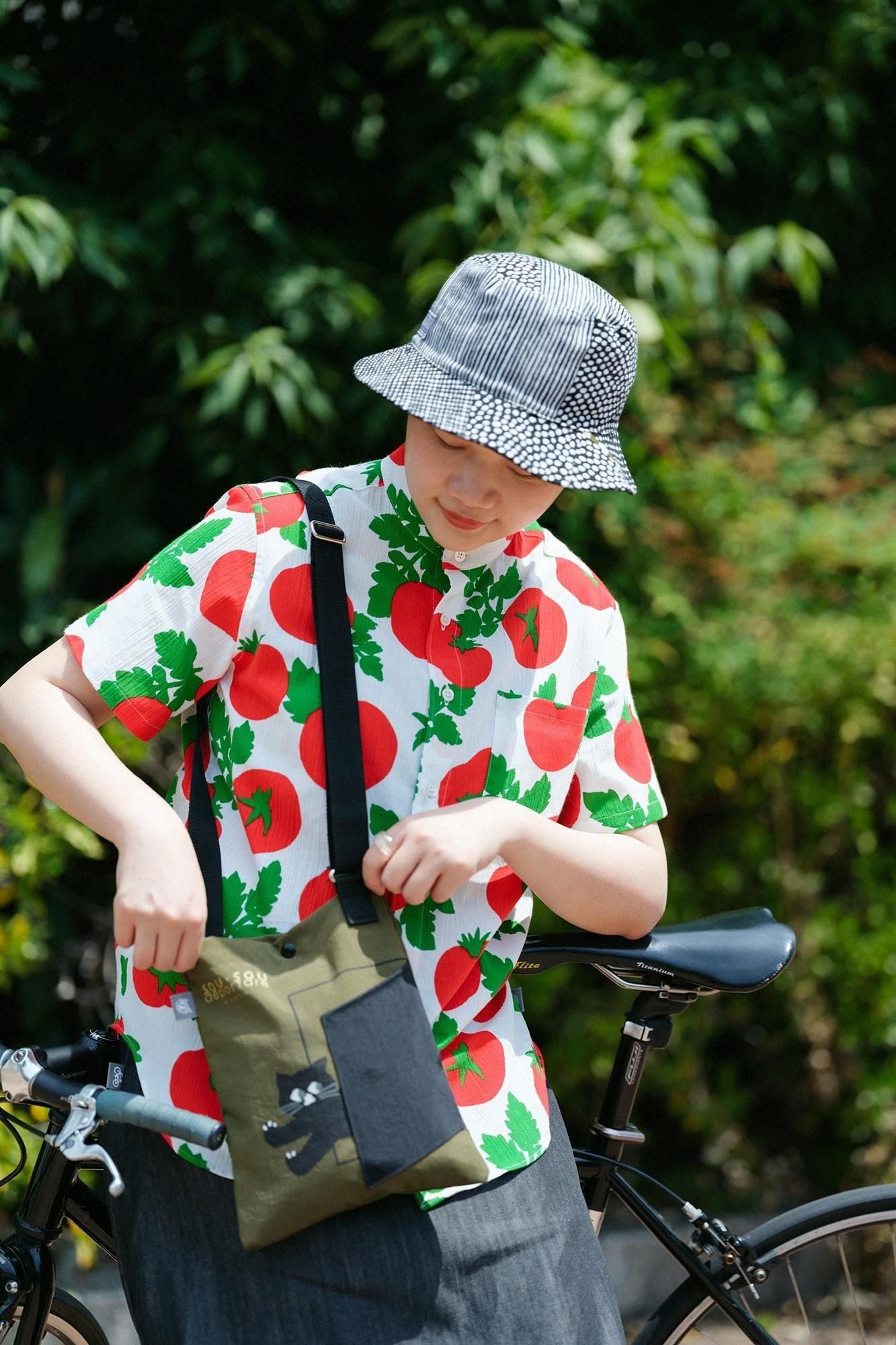 escape ナイロン サコッシュ 小/カーキ