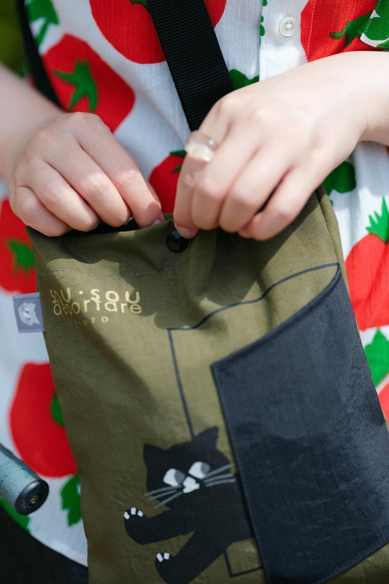 escape ナイロン サコッシュ 小/カーキ