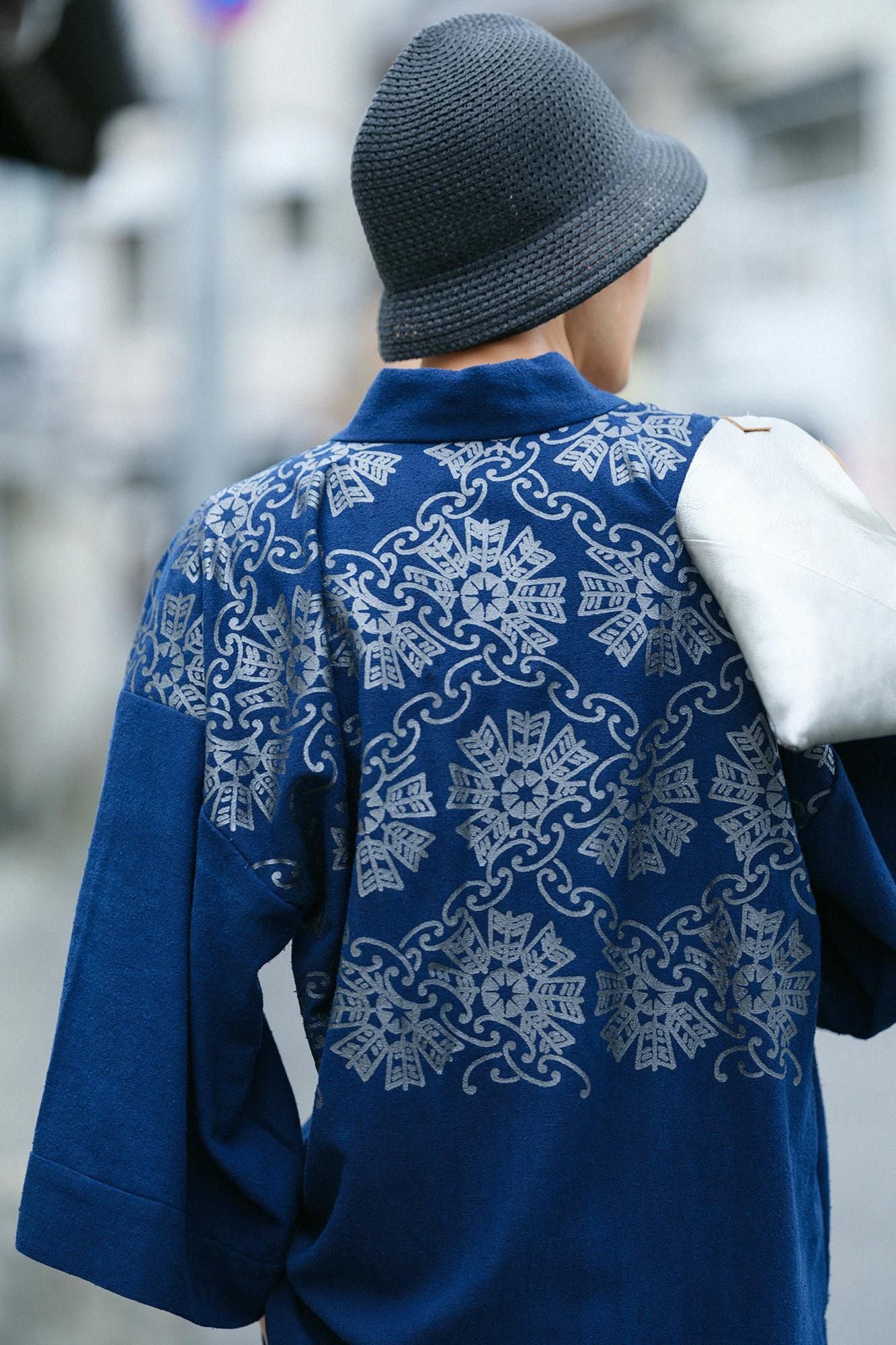 綿シルク 風靡(ふうび) 襯衣(しんい) 首抜き文様(くびぬきもんよう)/環繋ぎ矢車文(かんつなぎやぐるまもん) 写し(うつし) インディゴ