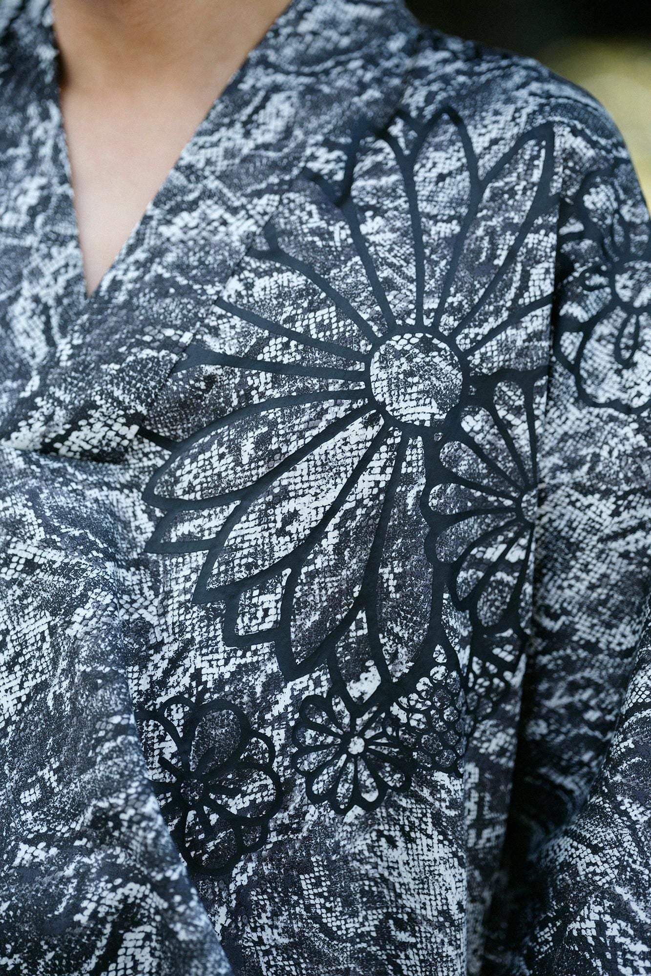 Satin Weave Fubi Shirt Pattern on Collar / Gold Damask Light Ink Grey