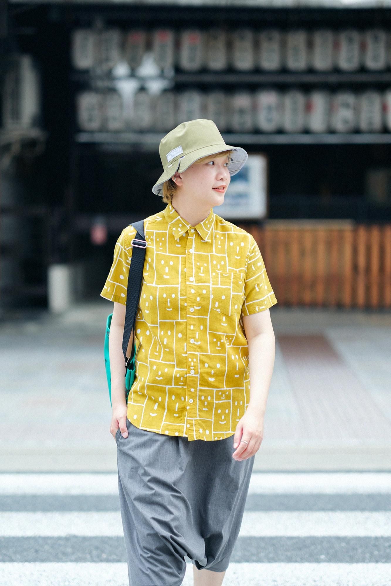 【net limited】Isemomen Cotton Bun / Short Sleeve Shirt Smile Faces Mustard Color