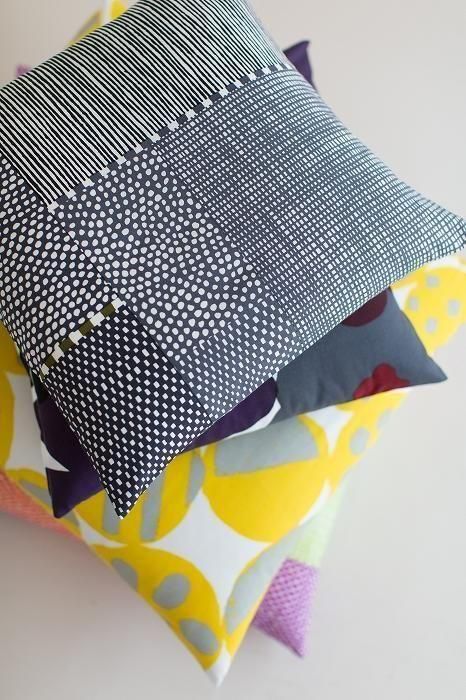 Plain weave 21st count Cushion Cover/Lines and Dots Ink Black