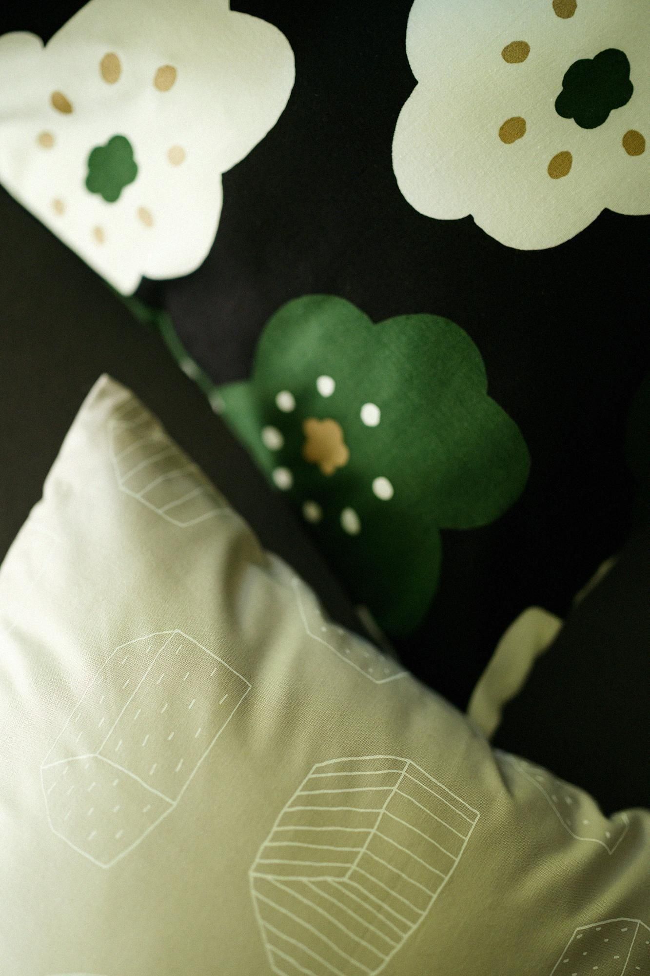 平織り21番手 クッション(座布団)カバー/ほほえみ 小 濡羽色(ぬればいろ)【※お届けに約3週間】