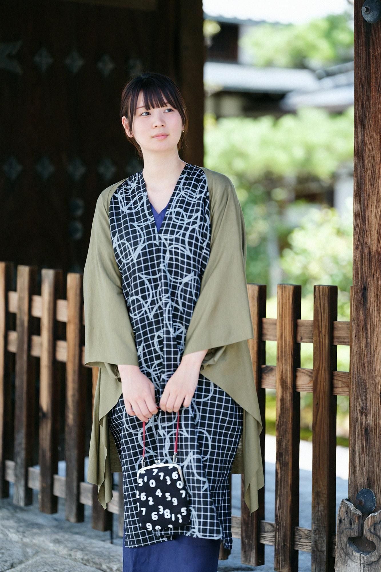 GIZA x Lyocell Plain Stitch Squirrel-like Cardigan / Olive Green