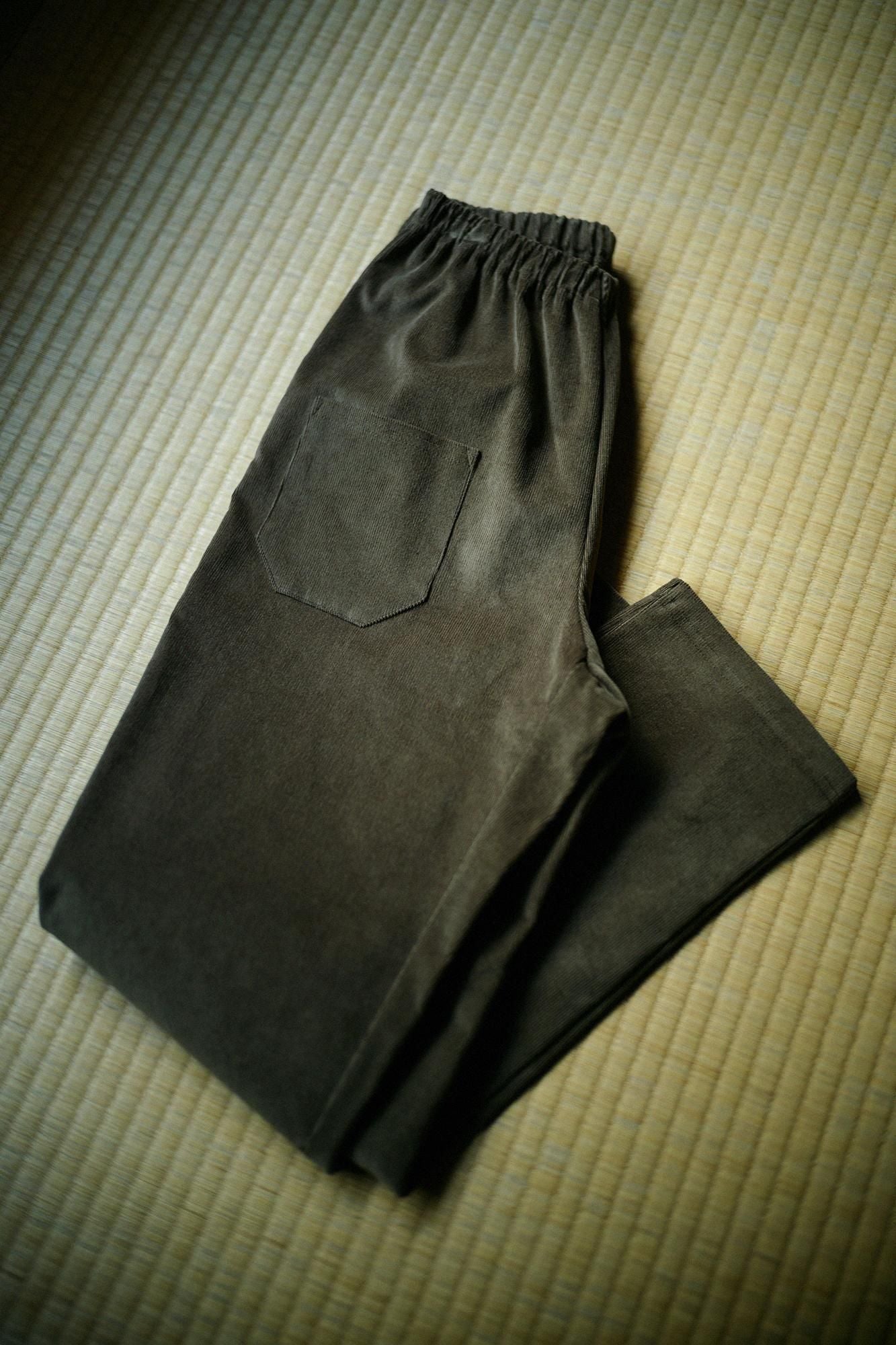 Shin Corduroy Slightly Slim-type Leggings Pants / Brownish Olive Green