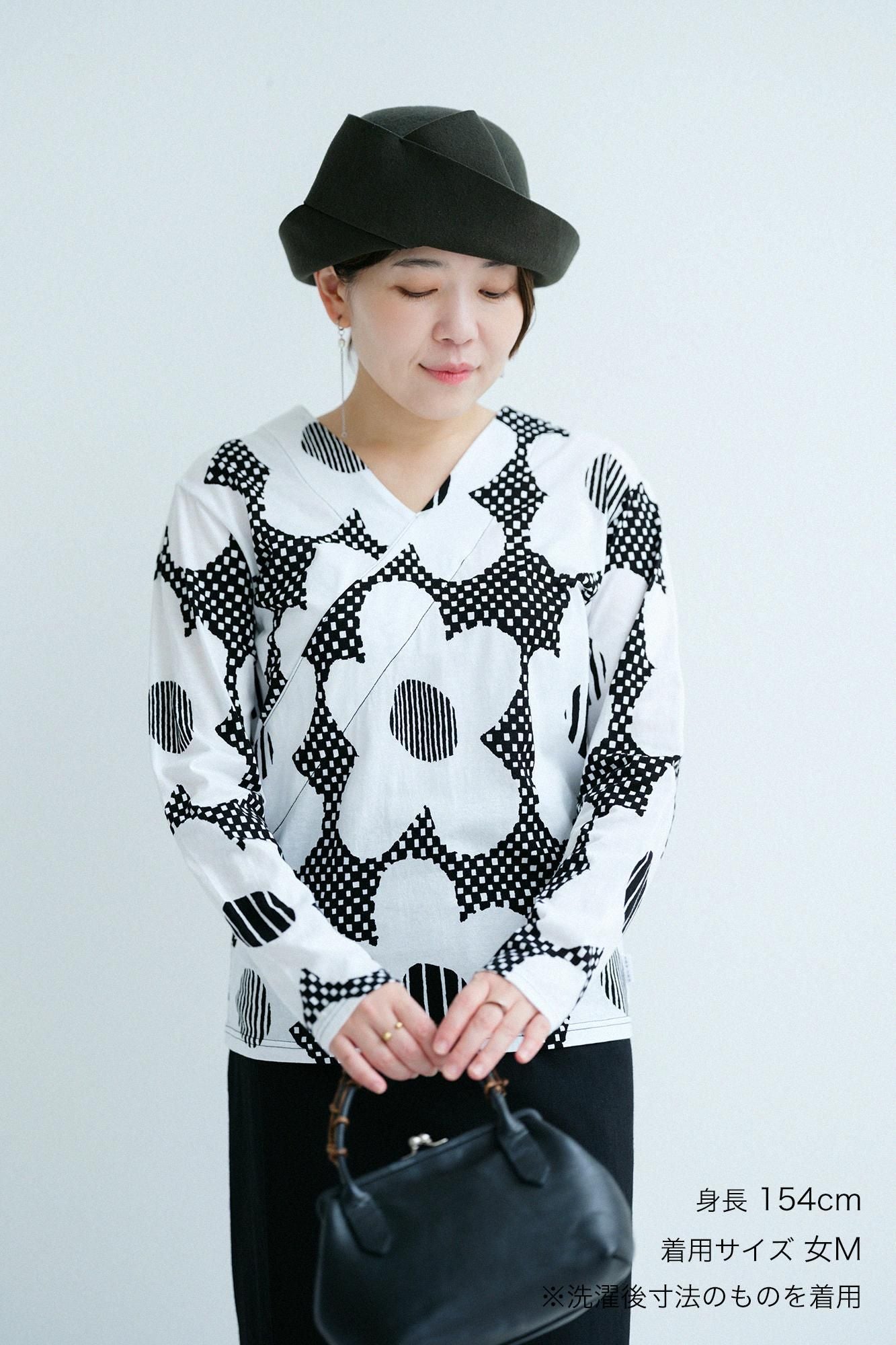 V-neck Shirt Long Sleeve / Floral Pattern