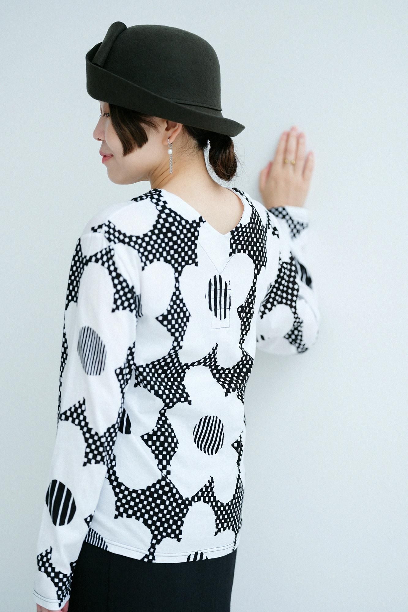 V-neck Shirt Long Sleeve / Floral Pattern