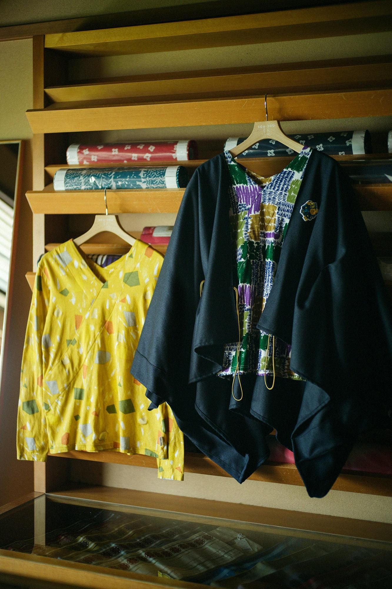 Long Sleeve V-neck Shirt / Sayakeshi