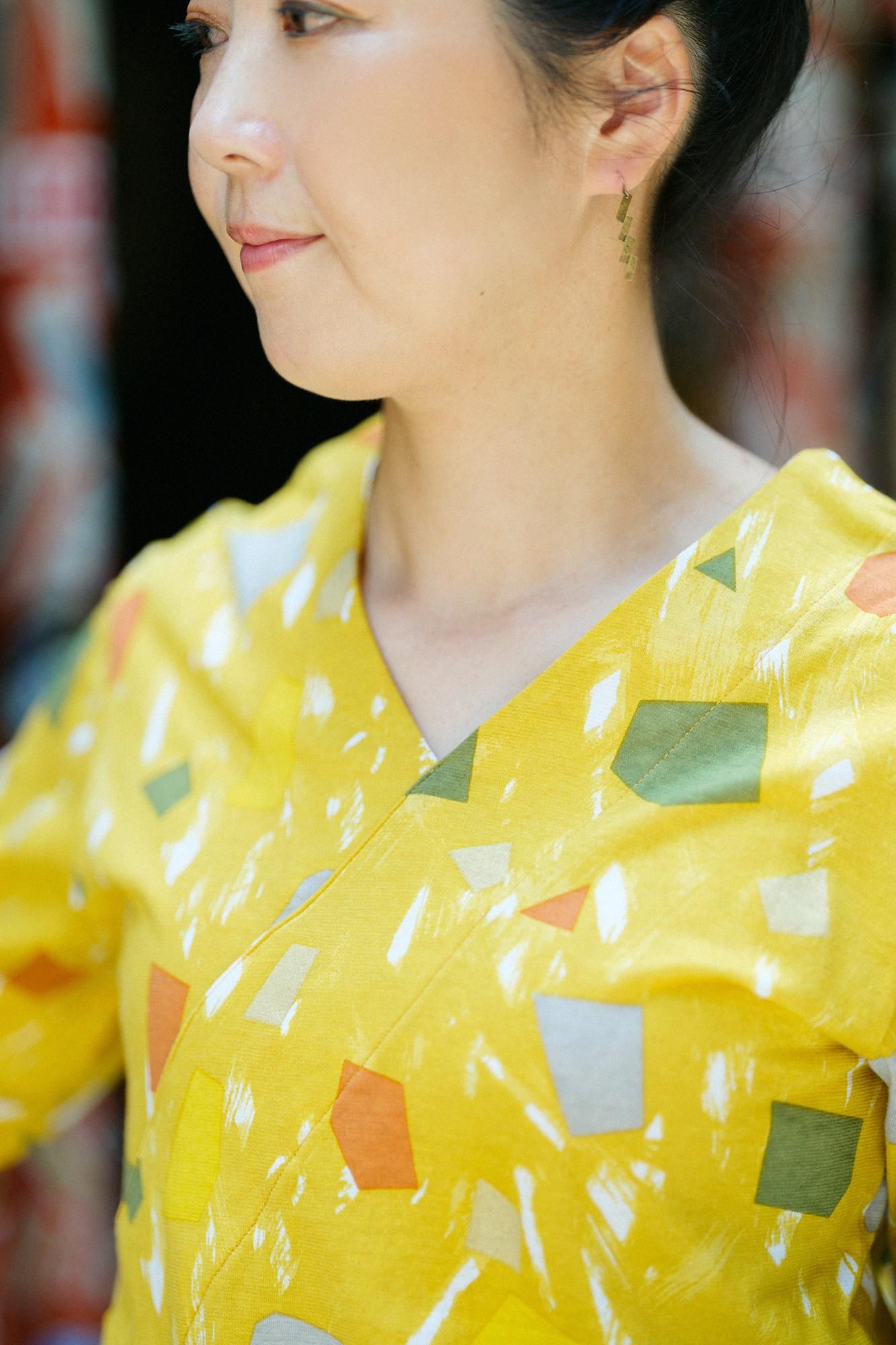 Long Sleeve V-neck Shirt / Sayakeshi