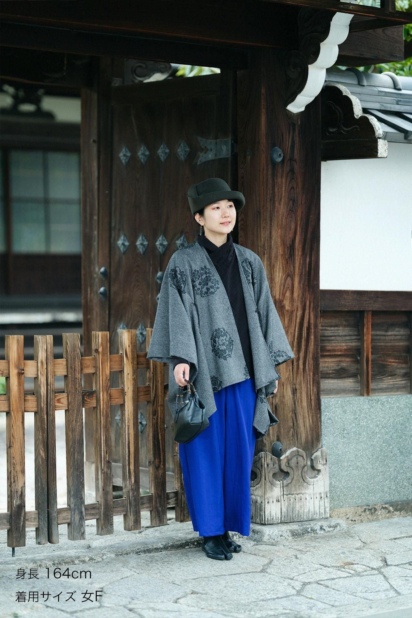 ツイード 杉綾織(すぎあやおり) きさらぎ/花丸文様(はなまるもんよう) ちらしと余白(よはく) 鉛色(なまりいろ)