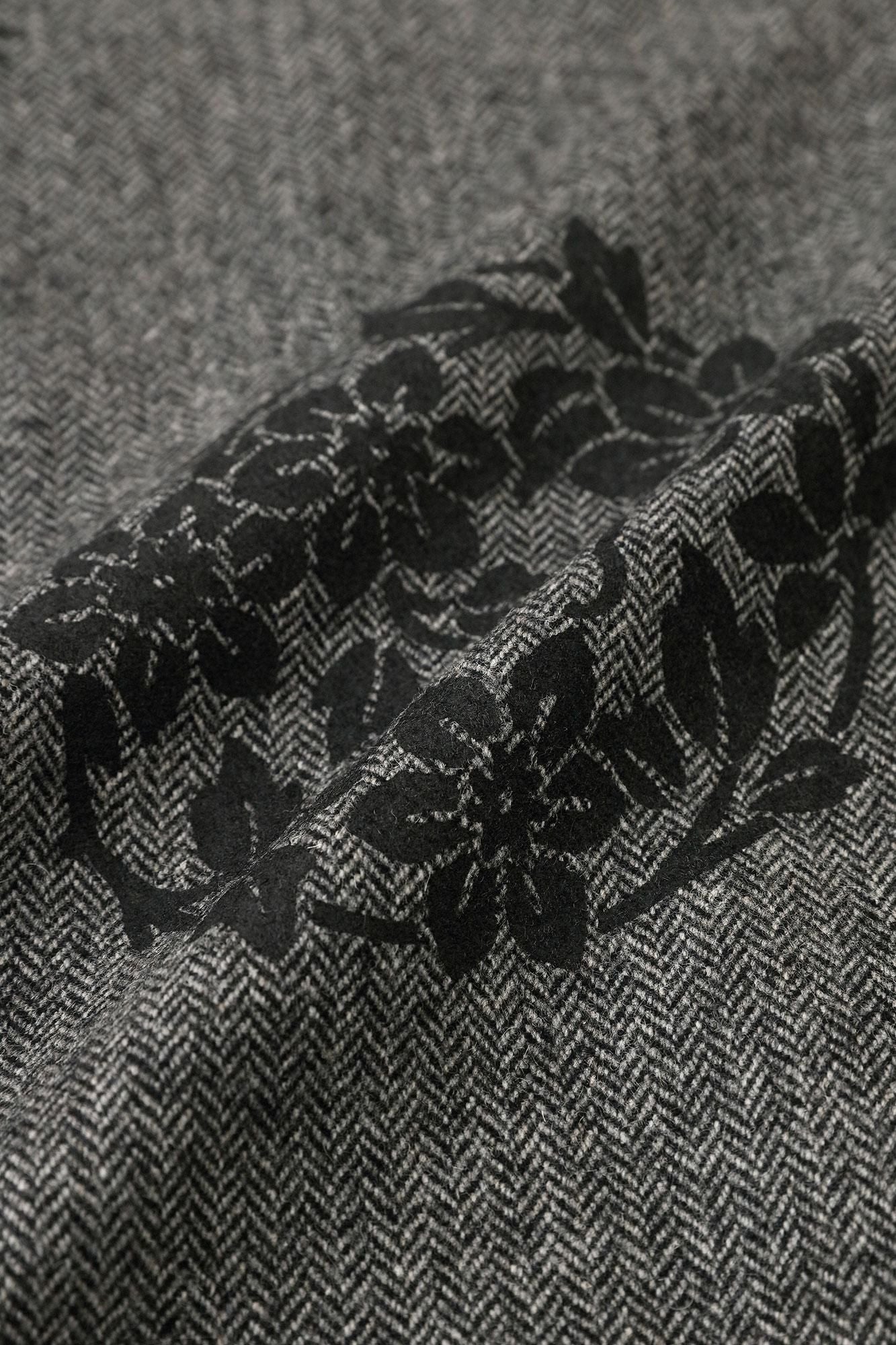 ツイード 杉綾織(すぎあやおり) きさらぎ/花丸文様(はなまるもんよう) ちらしと余白(よはく) 鉛色(なまりいろ)