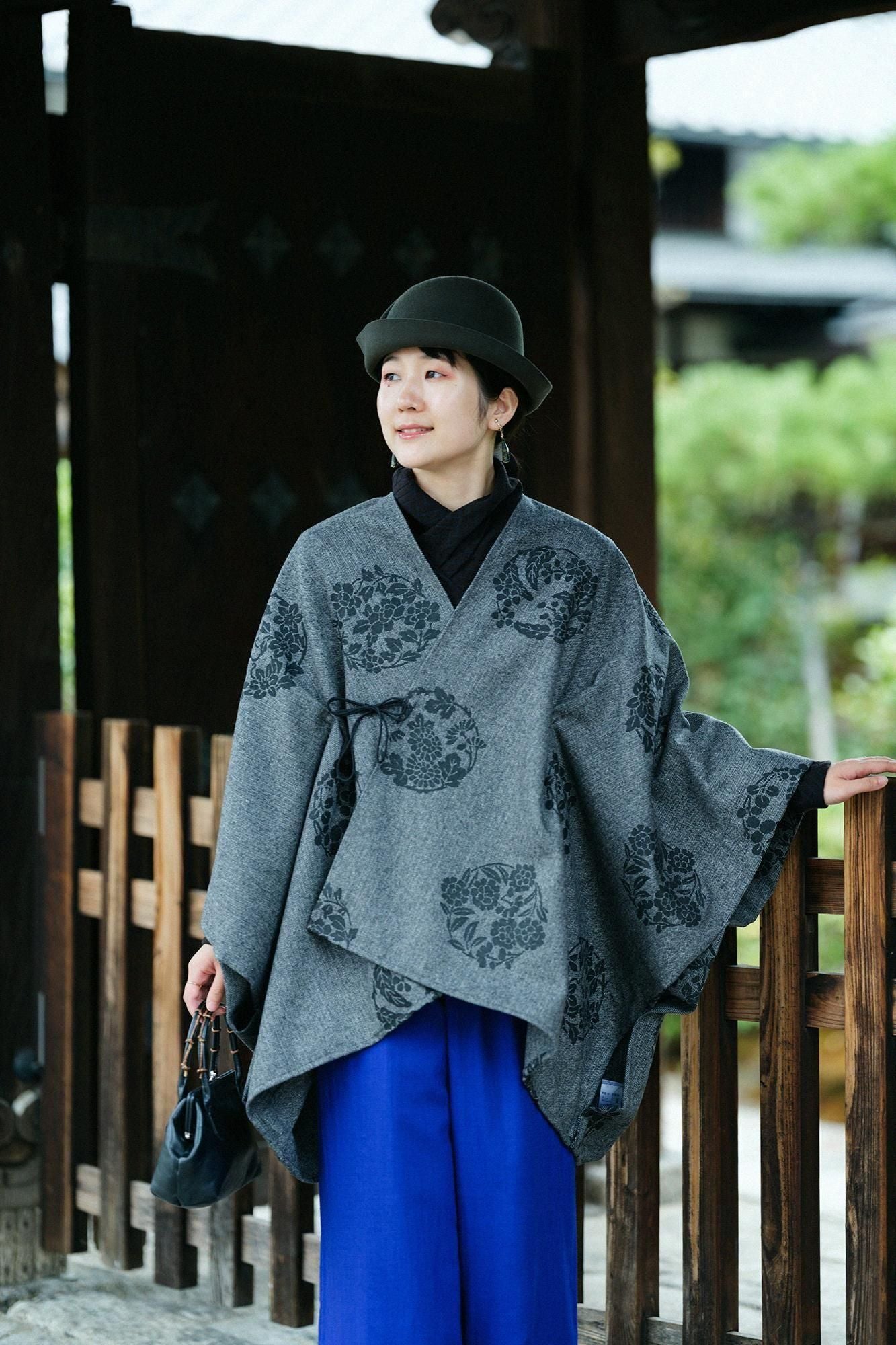 ツイード 杉綾織(すぎあやおり) きさらぎ/花丸文様(はなまるもんよう) ちらしと余白(よはく) 鉛色(なまりいろ)